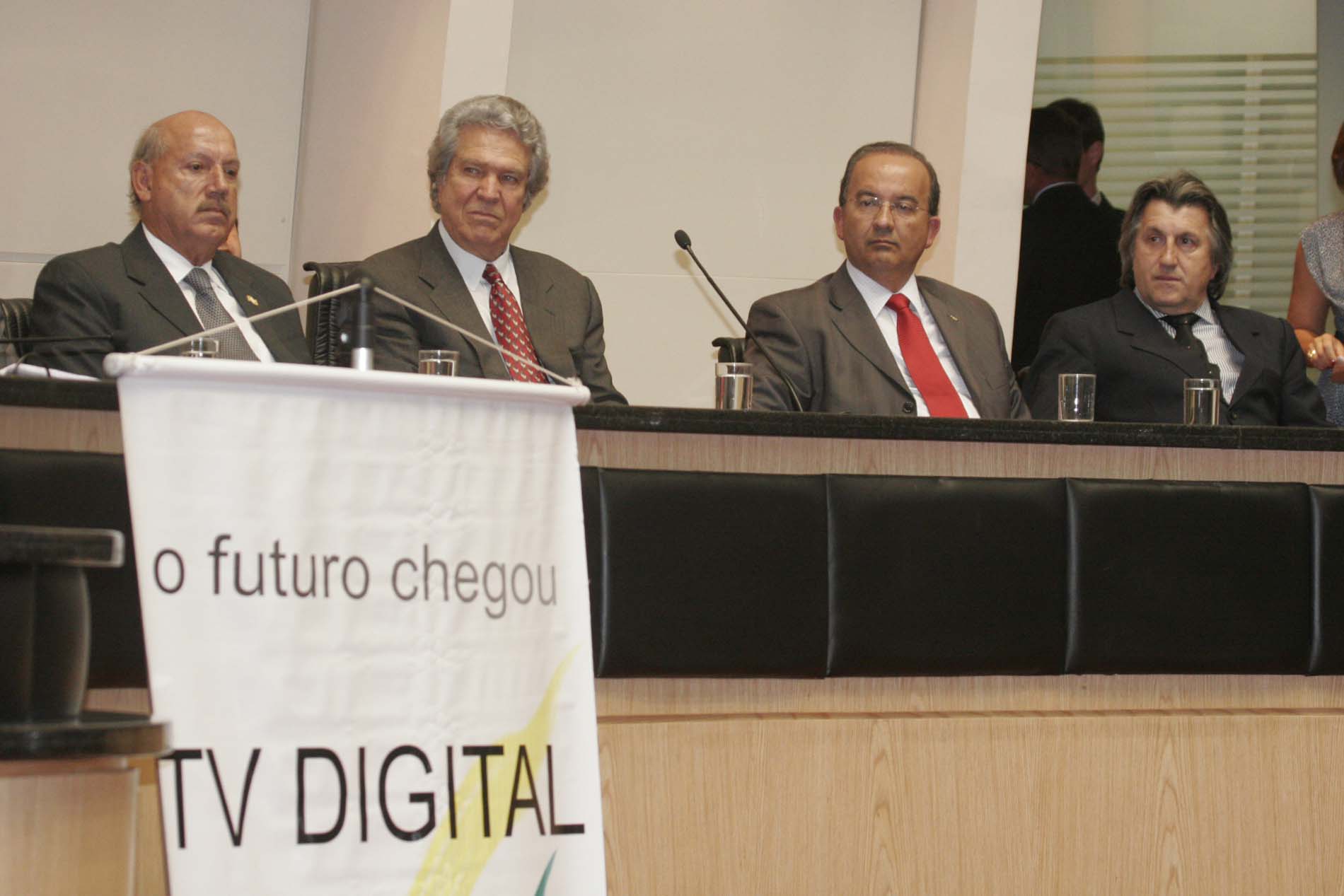 Solenidade de Assinatura dos Termos de Consignação dos Canais Digitais com as emissoras de TV de Florianópolis