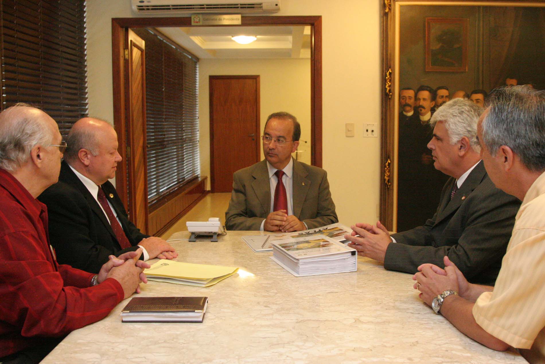 Comissão de Turismo e Meio Ambiente - Entrega do Atlas da região da bacia do Rio Uruguai.