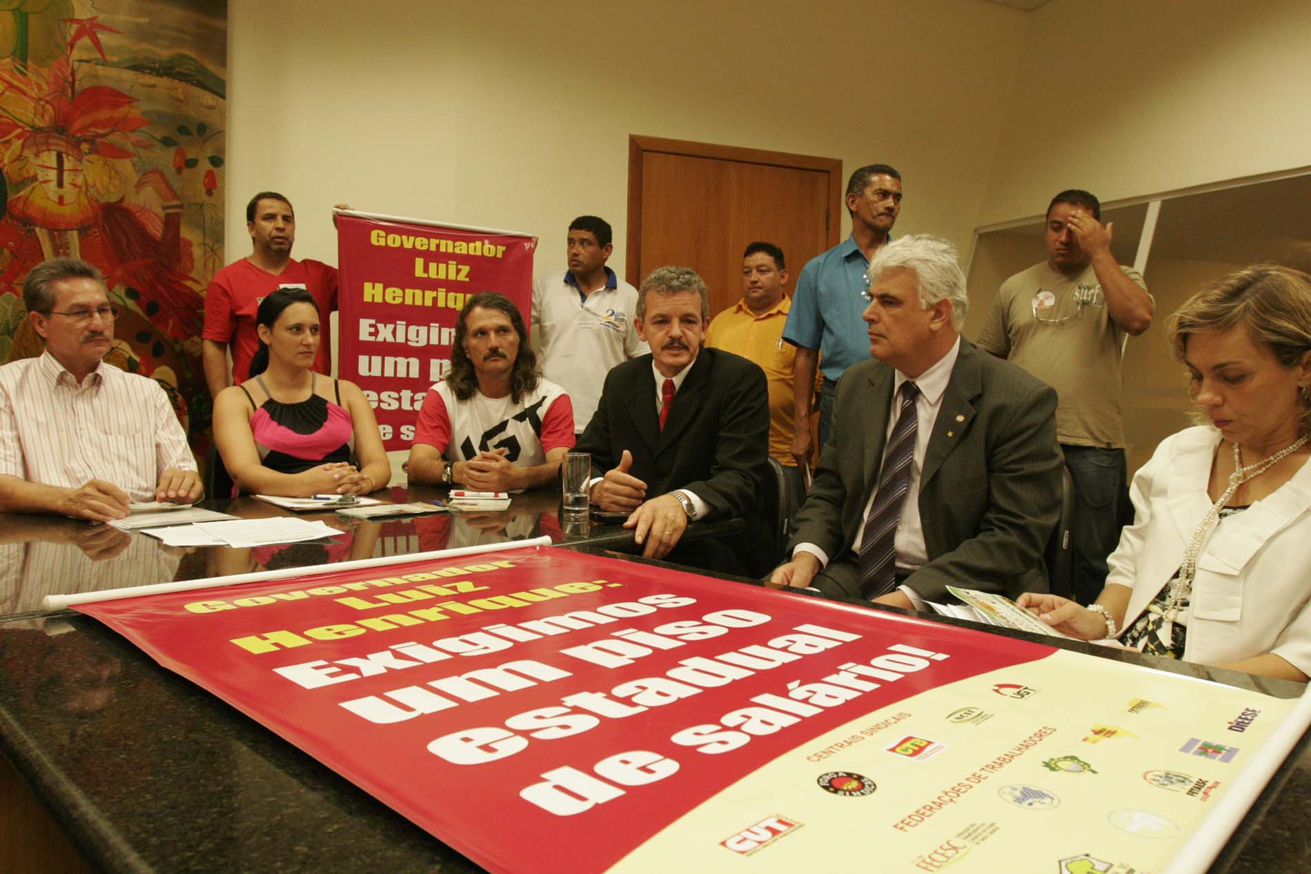 Coletiva sobre o novo piso estadual de salário
