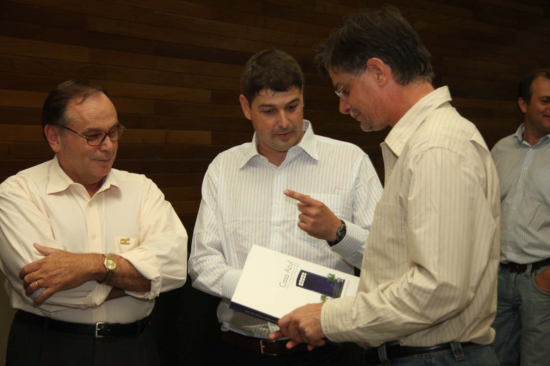 Lançamento Literário – “Casa Azul” – História e desenvolvimento de uma comunidade de Itajaí – Organizado por Evandro André de Souza.
