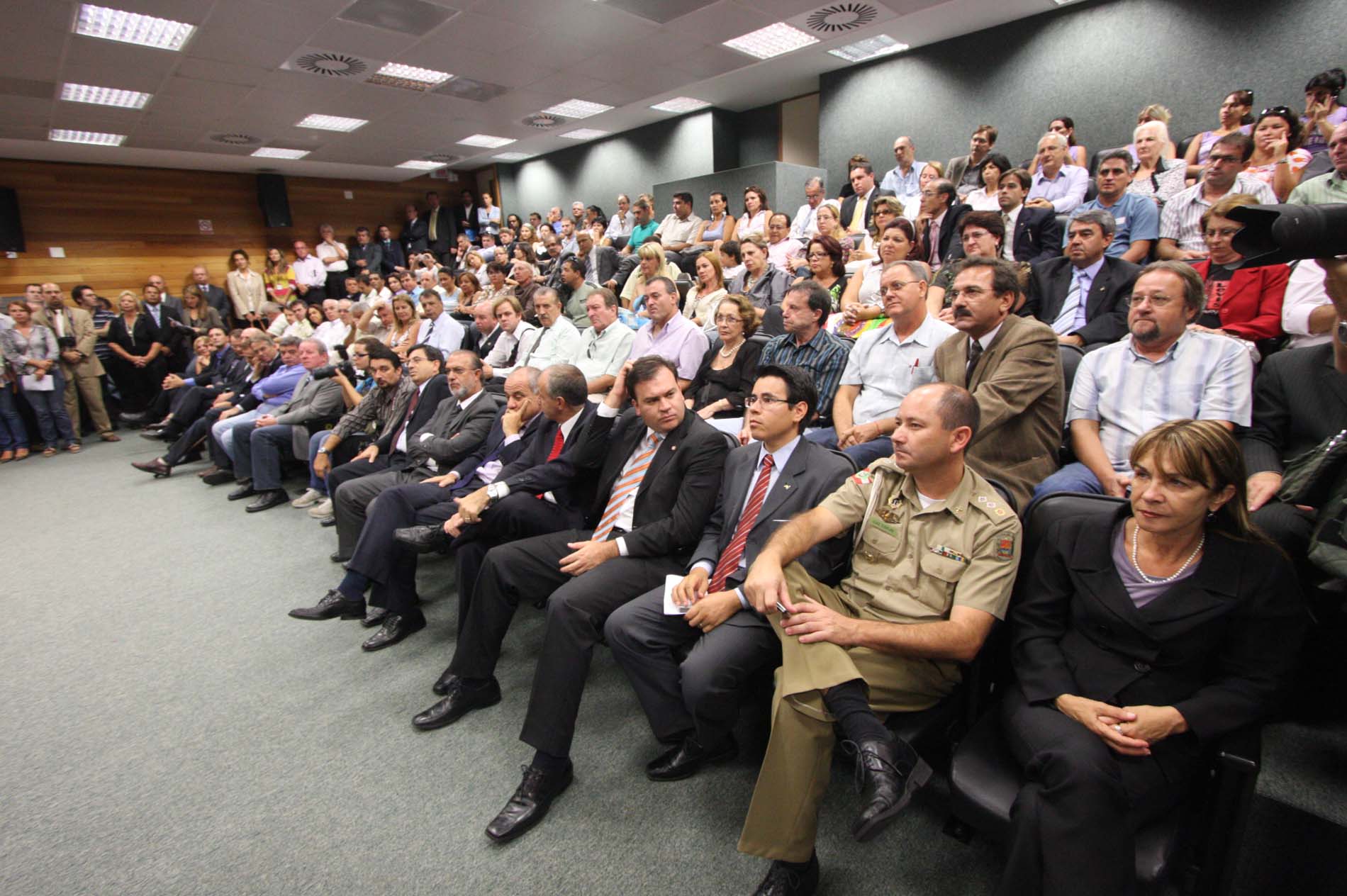 Homenagem ao ex-deputado Paulo Stuart Wright