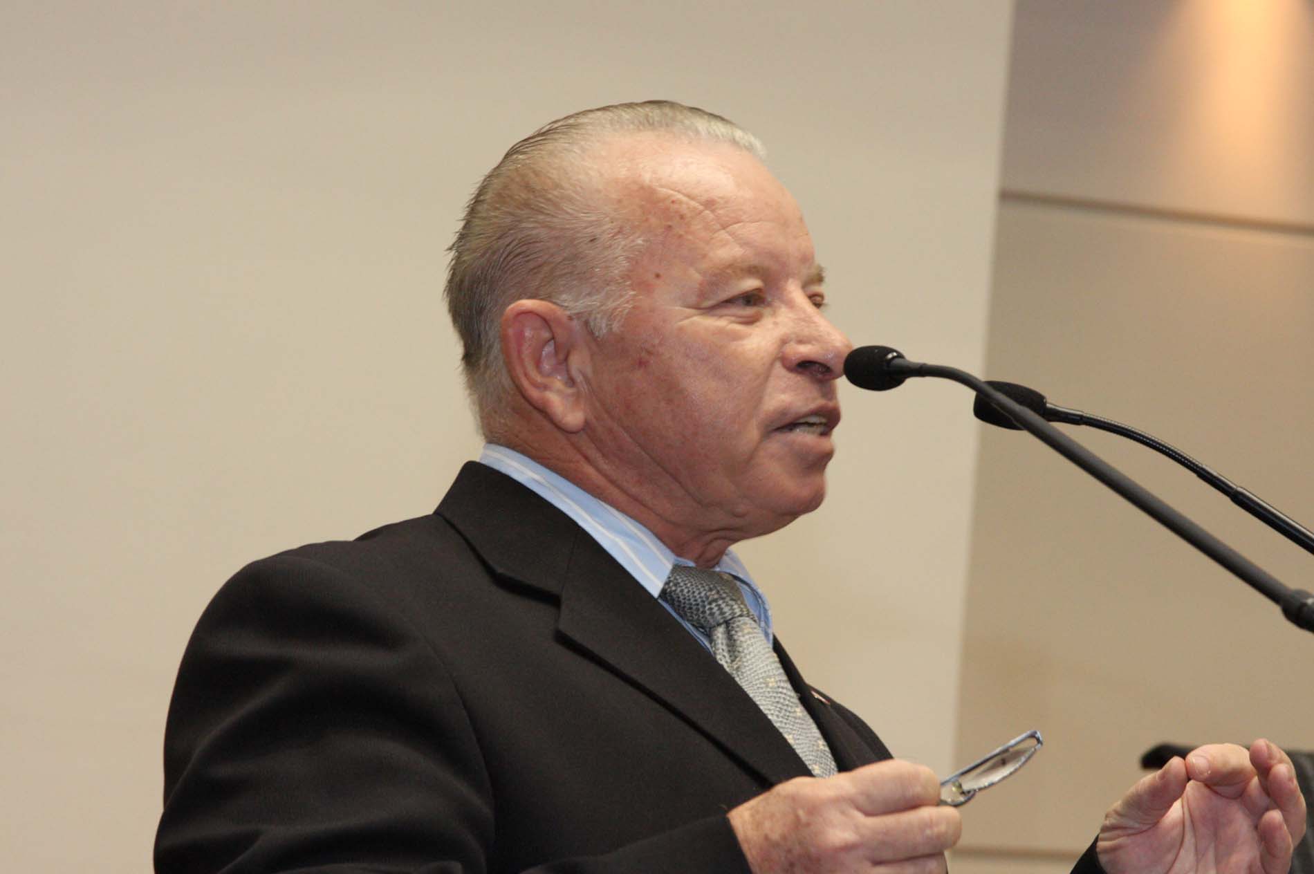 Deputado Adherbal Deba Cabral (PMDB)