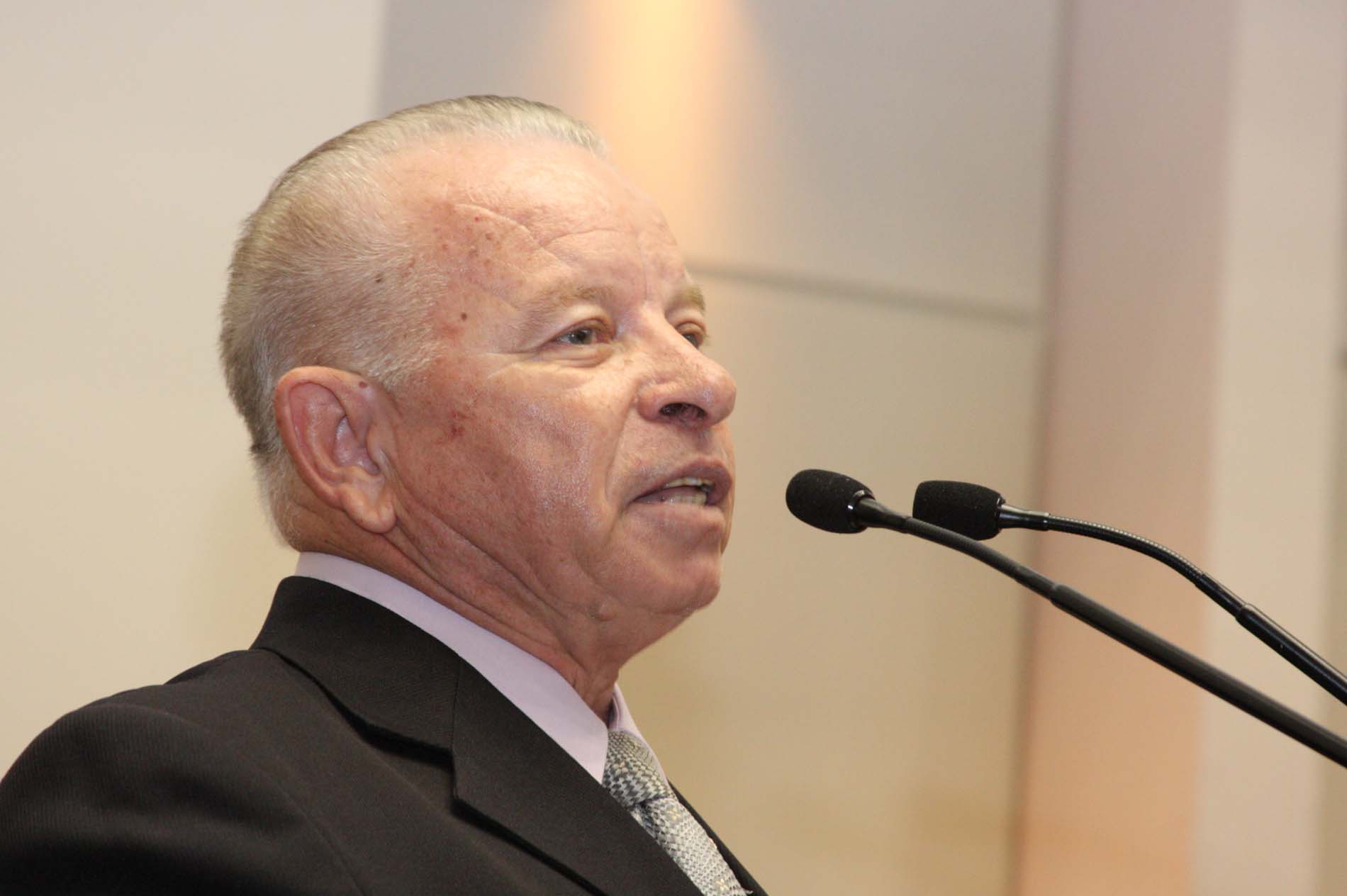 Deputado Adherbal Deba Cabral (PMDB)