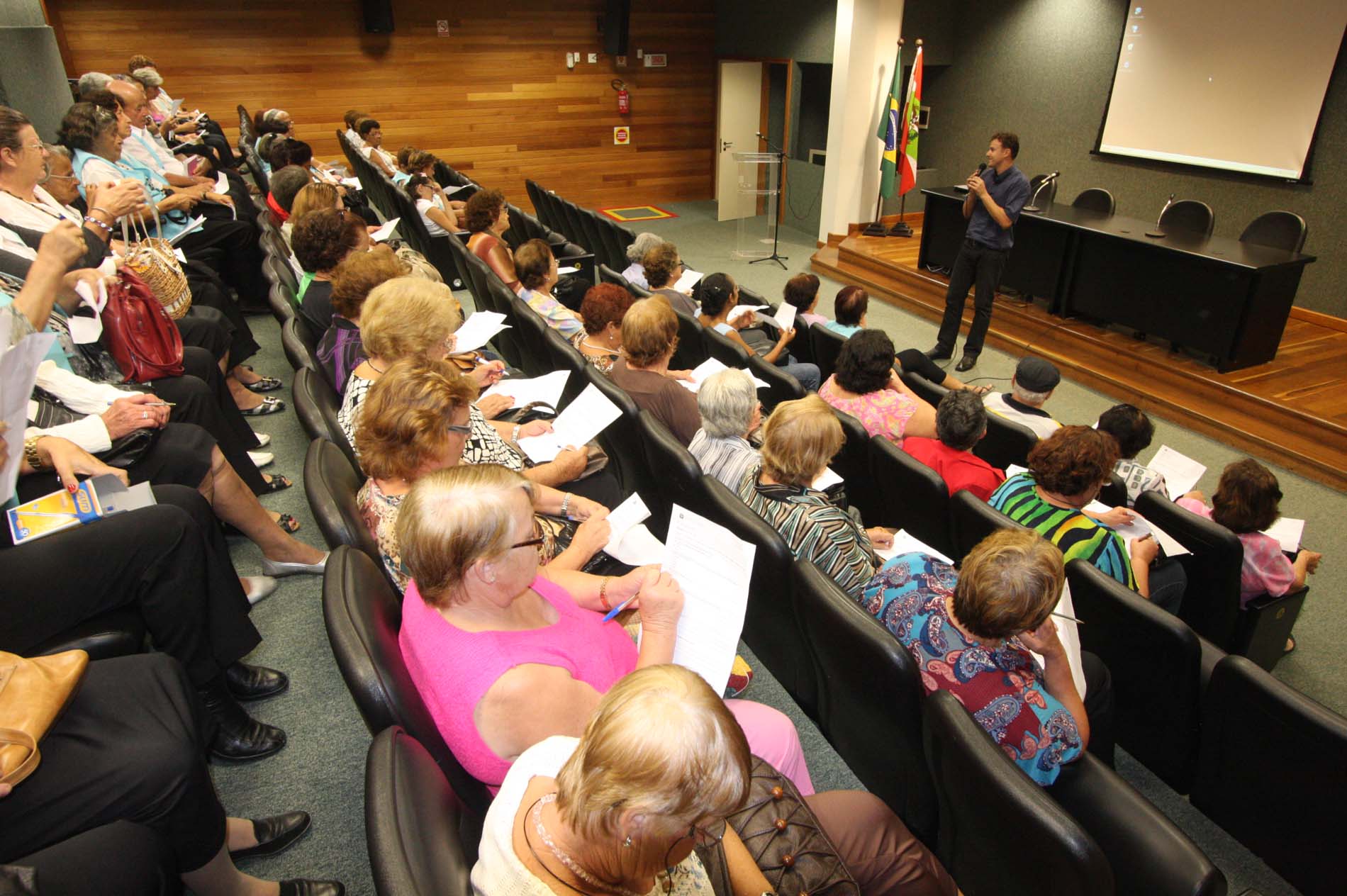 Projeto Tela Crítica – Filme: A Força da Amizade – Promoção: Escola do Legislativo