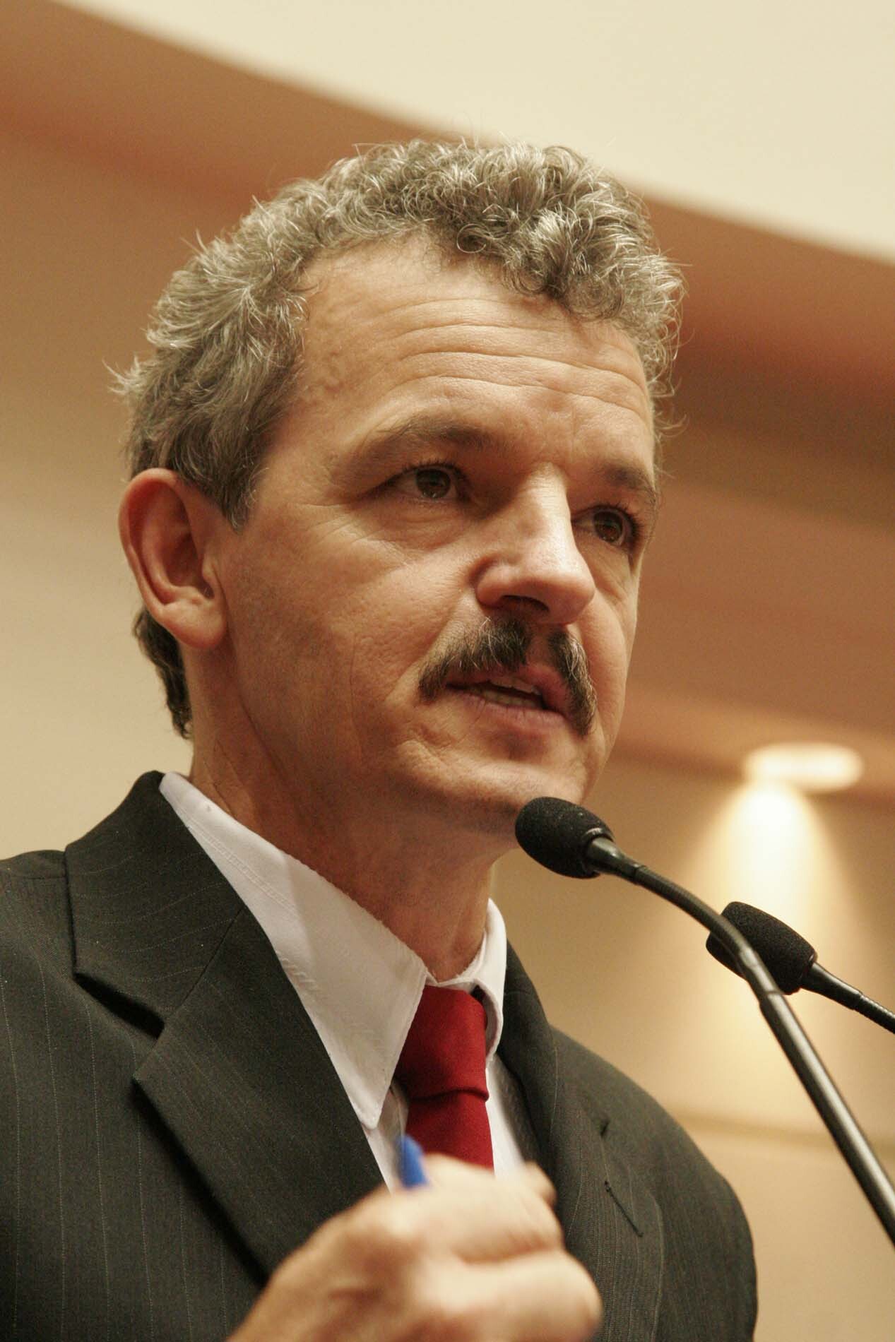Dos Gabinetes – Líder do PT rebate críticas da Caravana do DEM