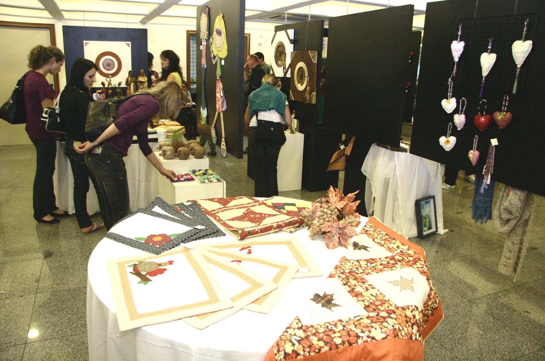 Exposição da Associação das Mulheres Oestinas em Florianópolis - AMOFLOR.