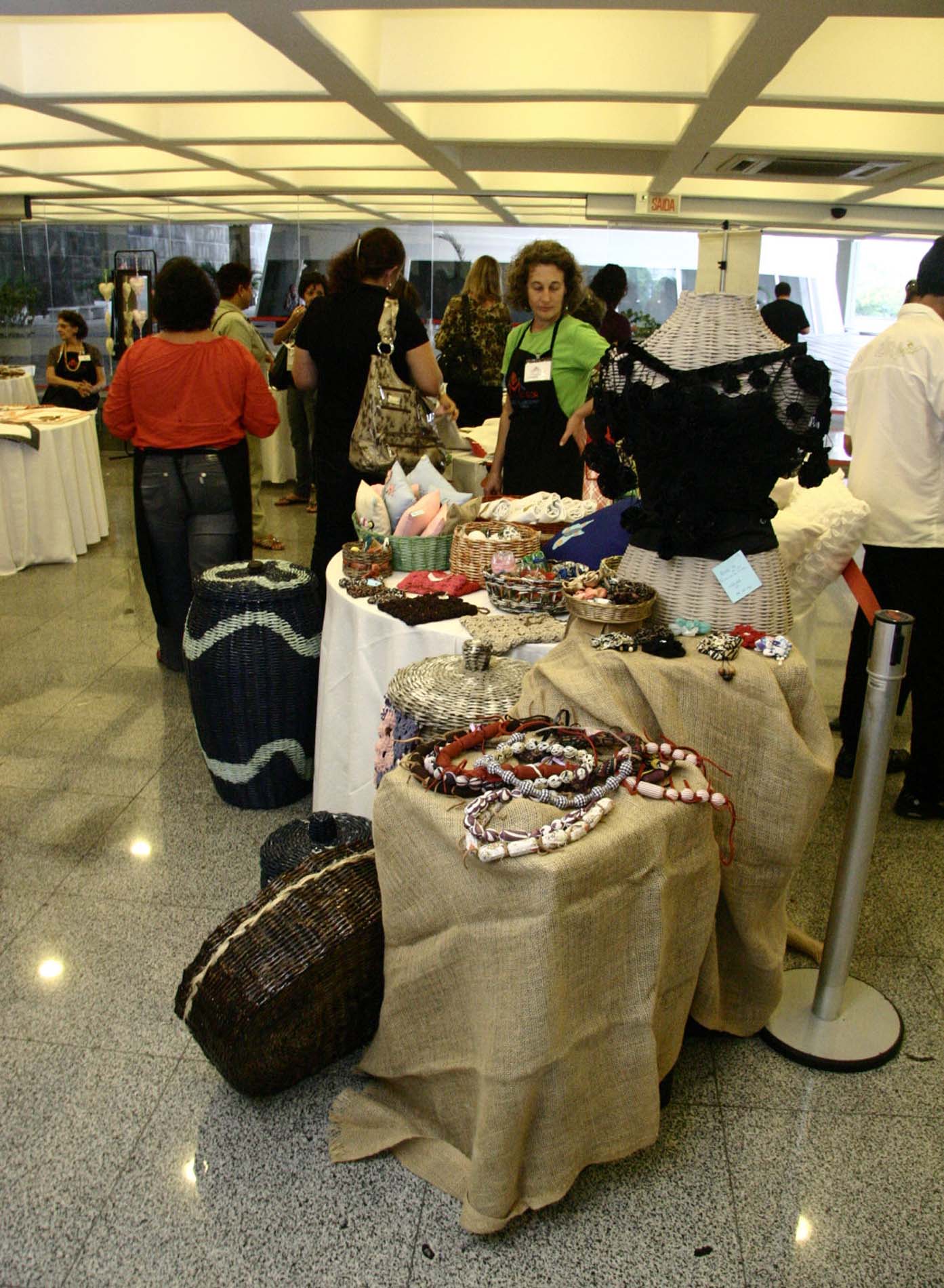 Exposição da Associação das Mulheres Oestinas em Florianópolis - AMOFLOR.
