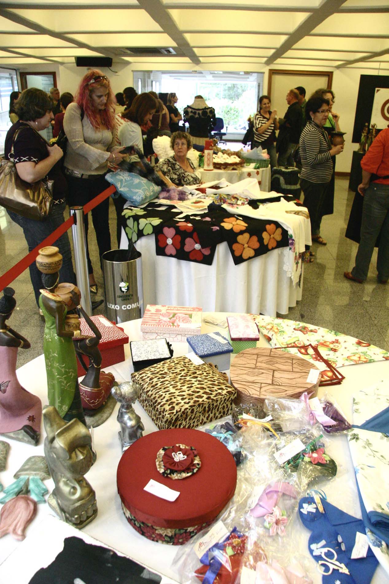Exposição da Associação das Mulheres Oestinas em Florianópolis - AMOFLOR.