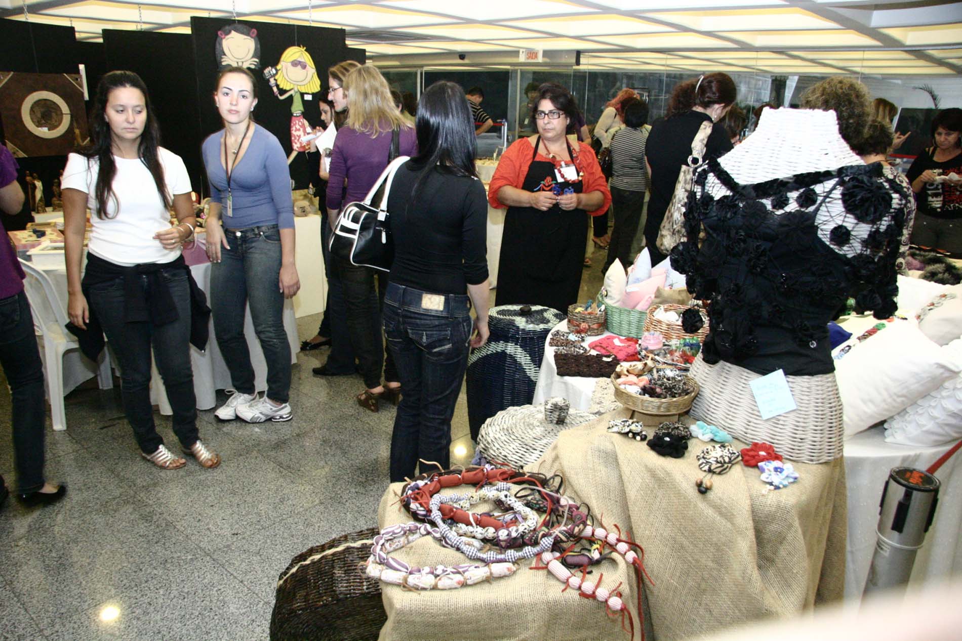 Exposição da Associação das Mulheres Oestinas em Florianópolis - AMOFLOR.