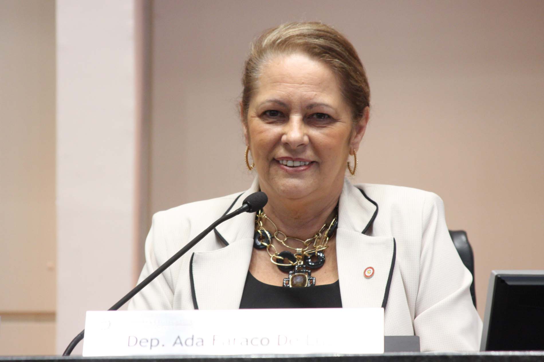 Deputada Ada de Luca (PMDB)