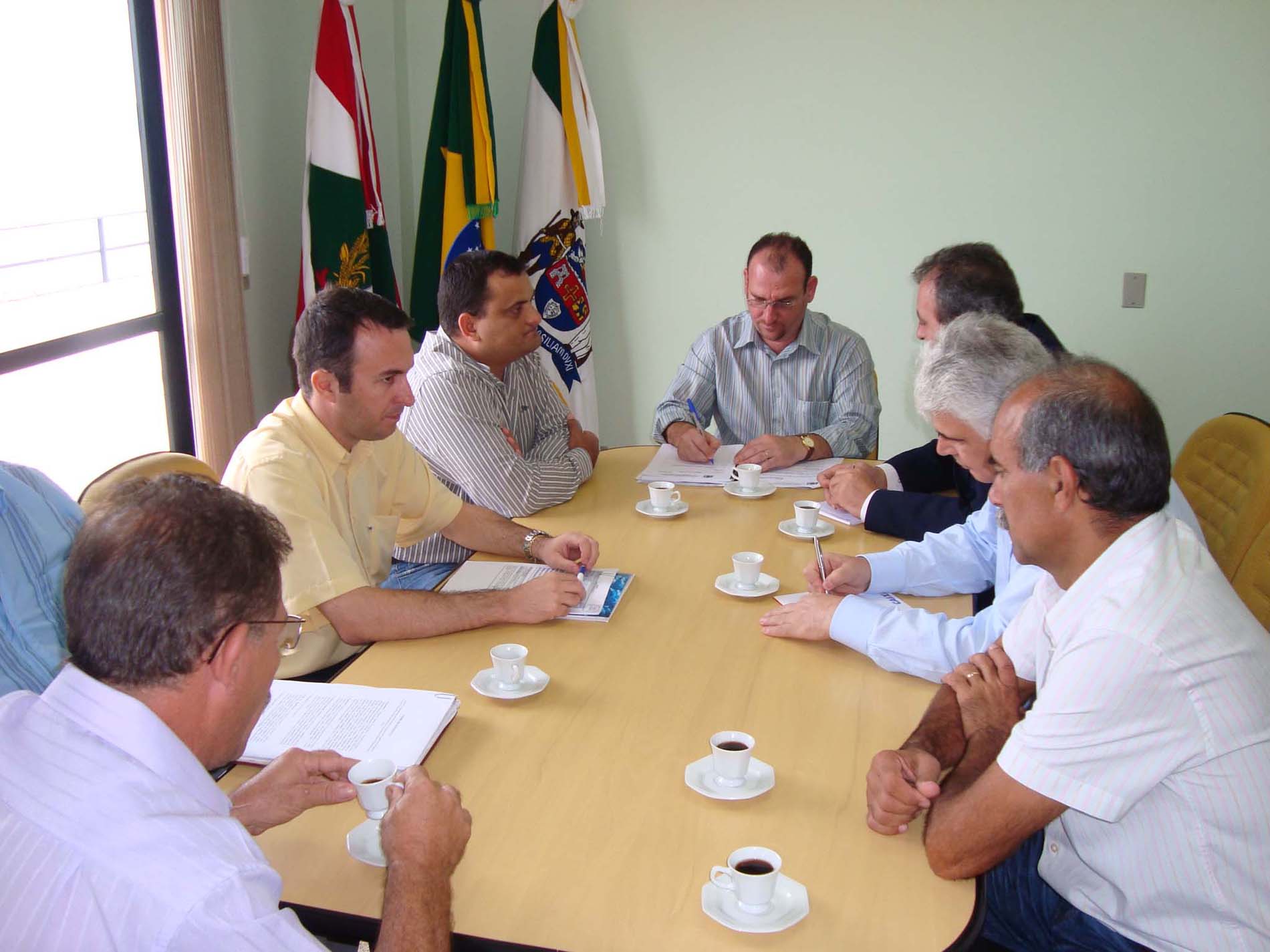 Deputado Décio Góes em encontro com prefeito de Laguna e representante da SEAP