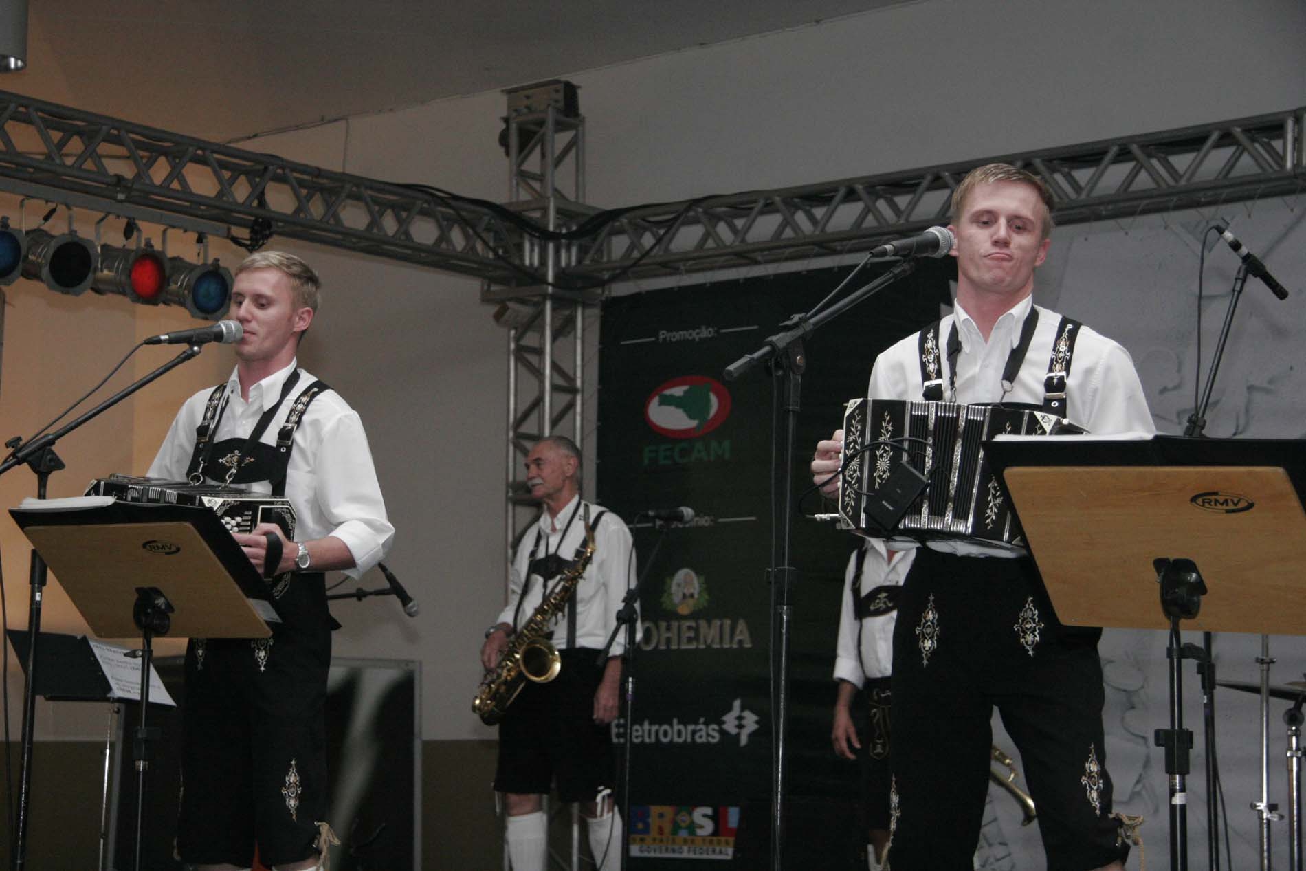 Imãos Fiebes e Banda Bandoneira - Indaial-SC