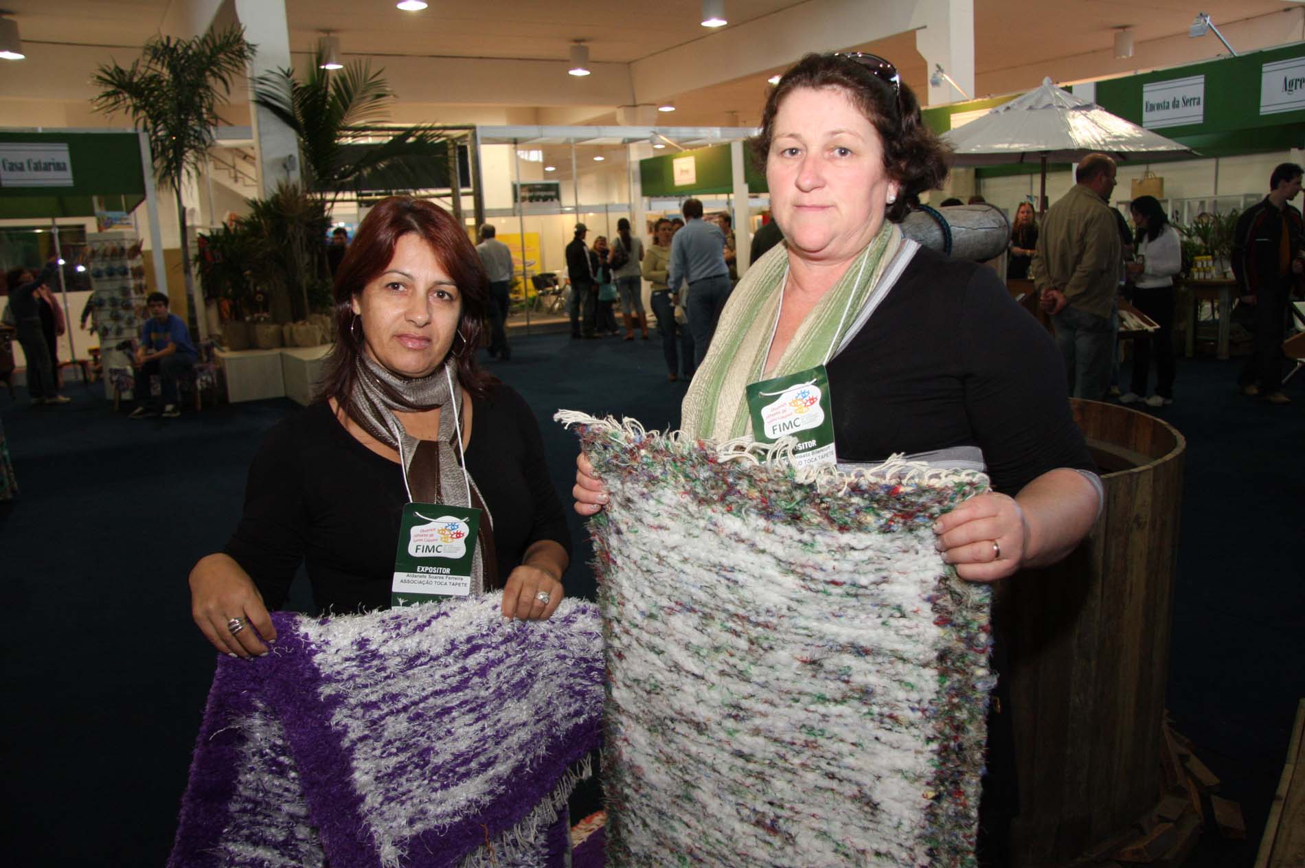 Aldanete Soares Ferreira (E) Shirlei Bitercurt (D) - Associação Toca Tapetes