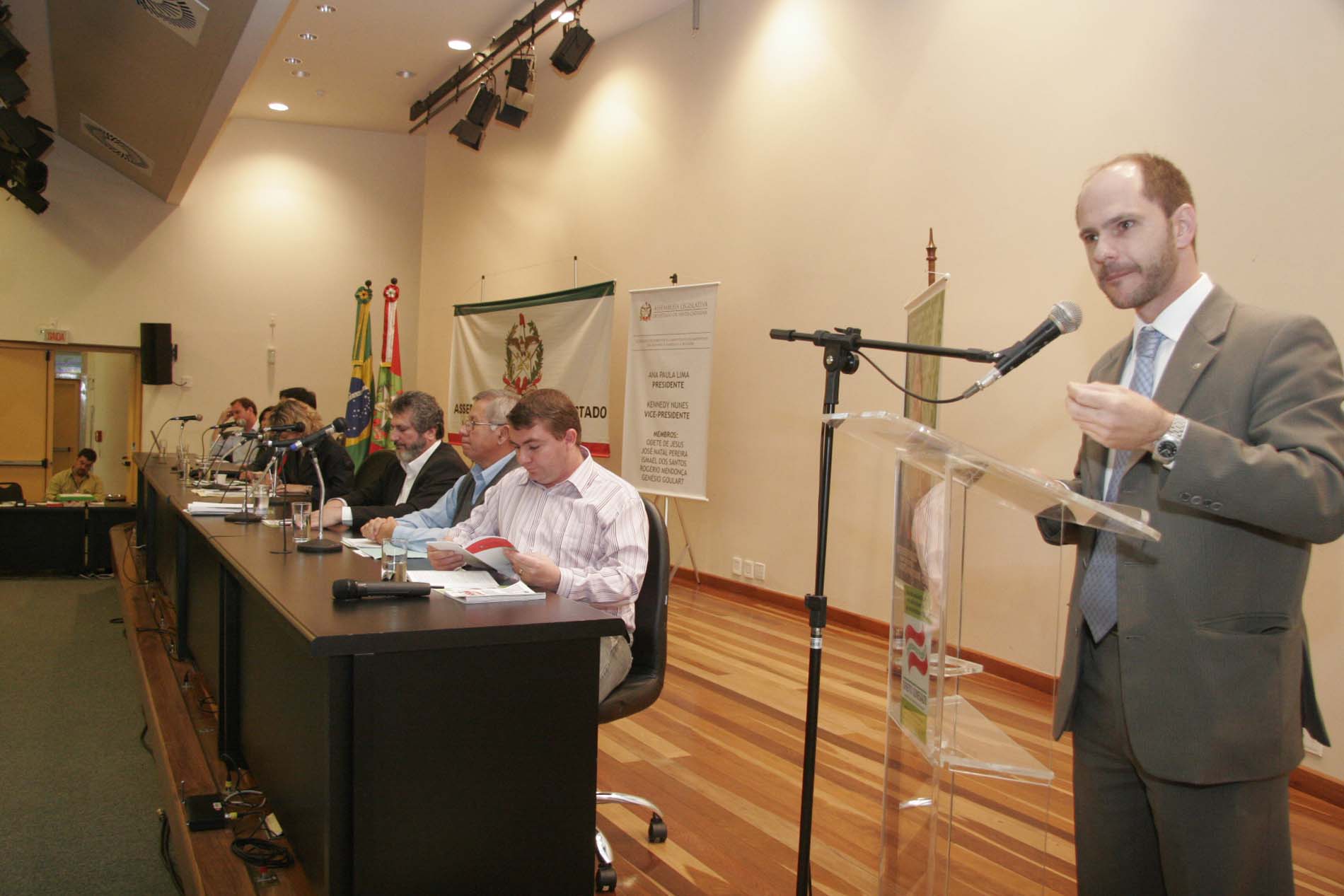 Comissão de Direitos e Garantias Fundamentais - Audiência pública para discutir a Defensoria Pública em Santa Catarina