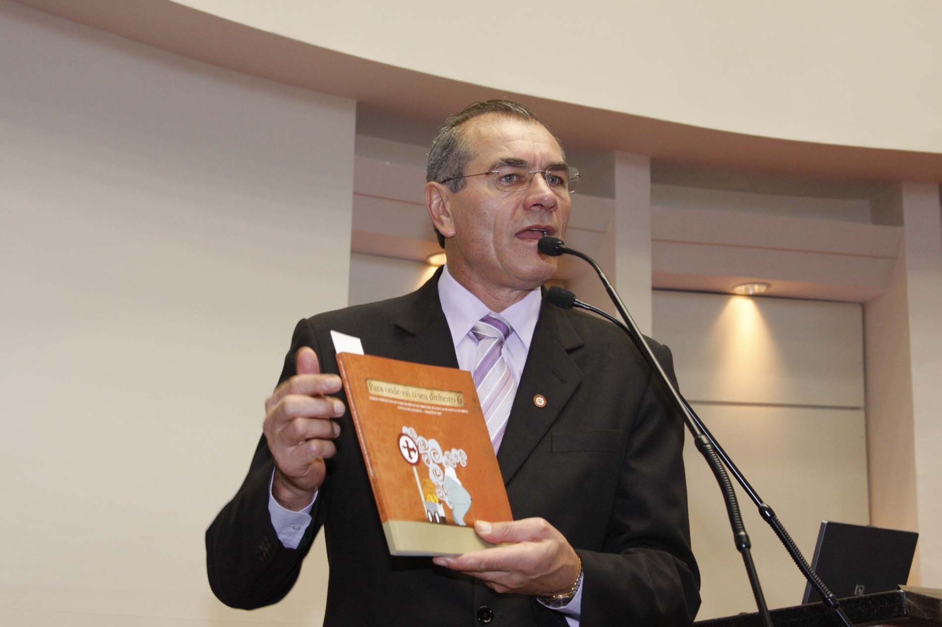 Deputado questiona prioridades na alocação de recursos