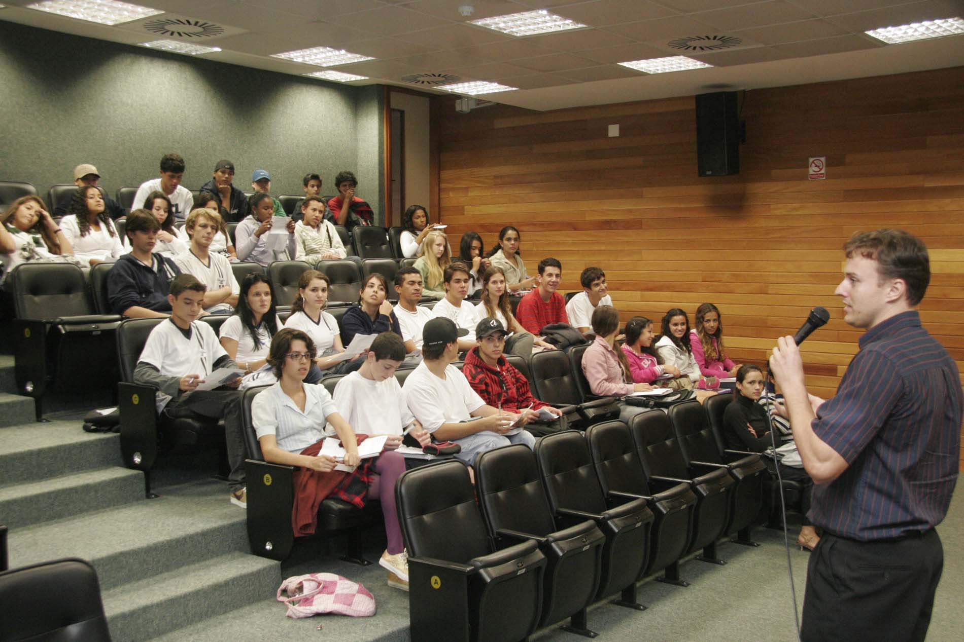 Projeto Tela Crítica - Filme: Escritores da Liberdade - Promoção: Escola do Legislativo