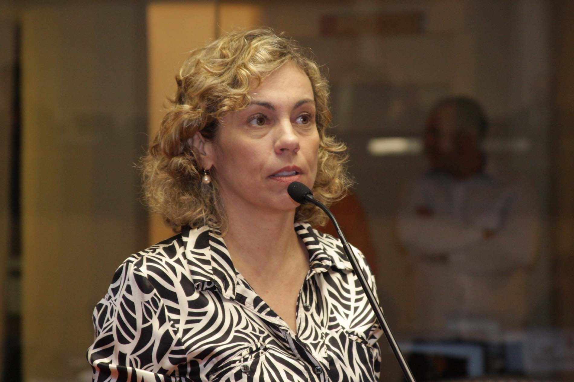 Dos Gabinetes – Ana Paula Lima é agraciada com Troféu Mulher Brasil 2009