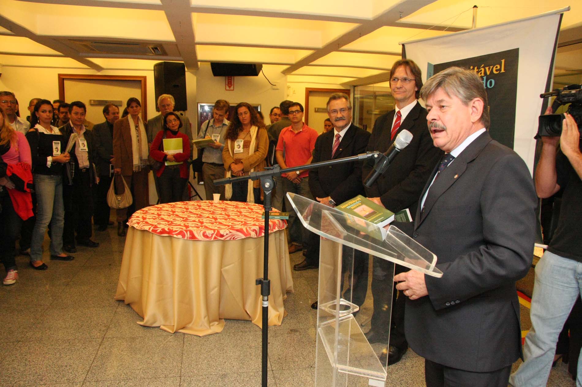 Lançamento do livro “Inevitável mundo novo”