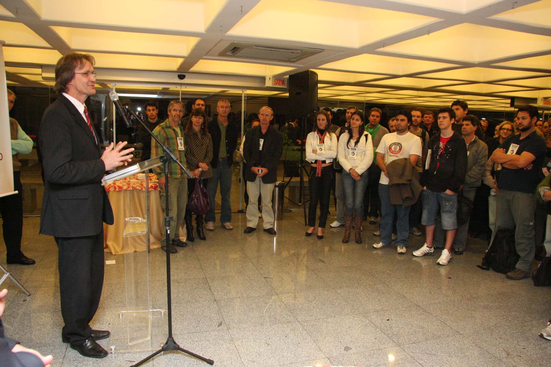 Lançamento do livro “Inevitável mundo novo”