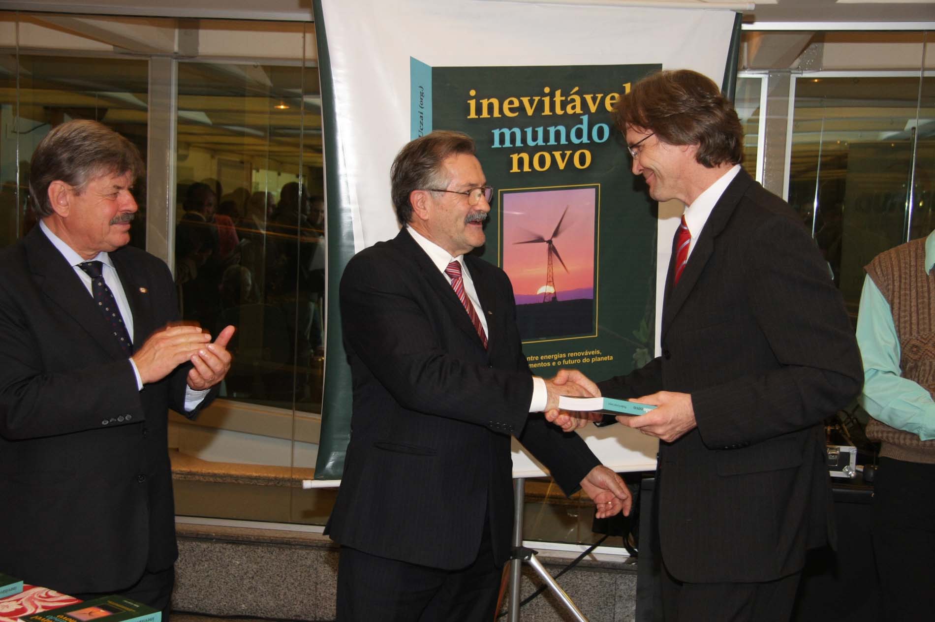 Lançamento do livro “Inevitável mundo novo”