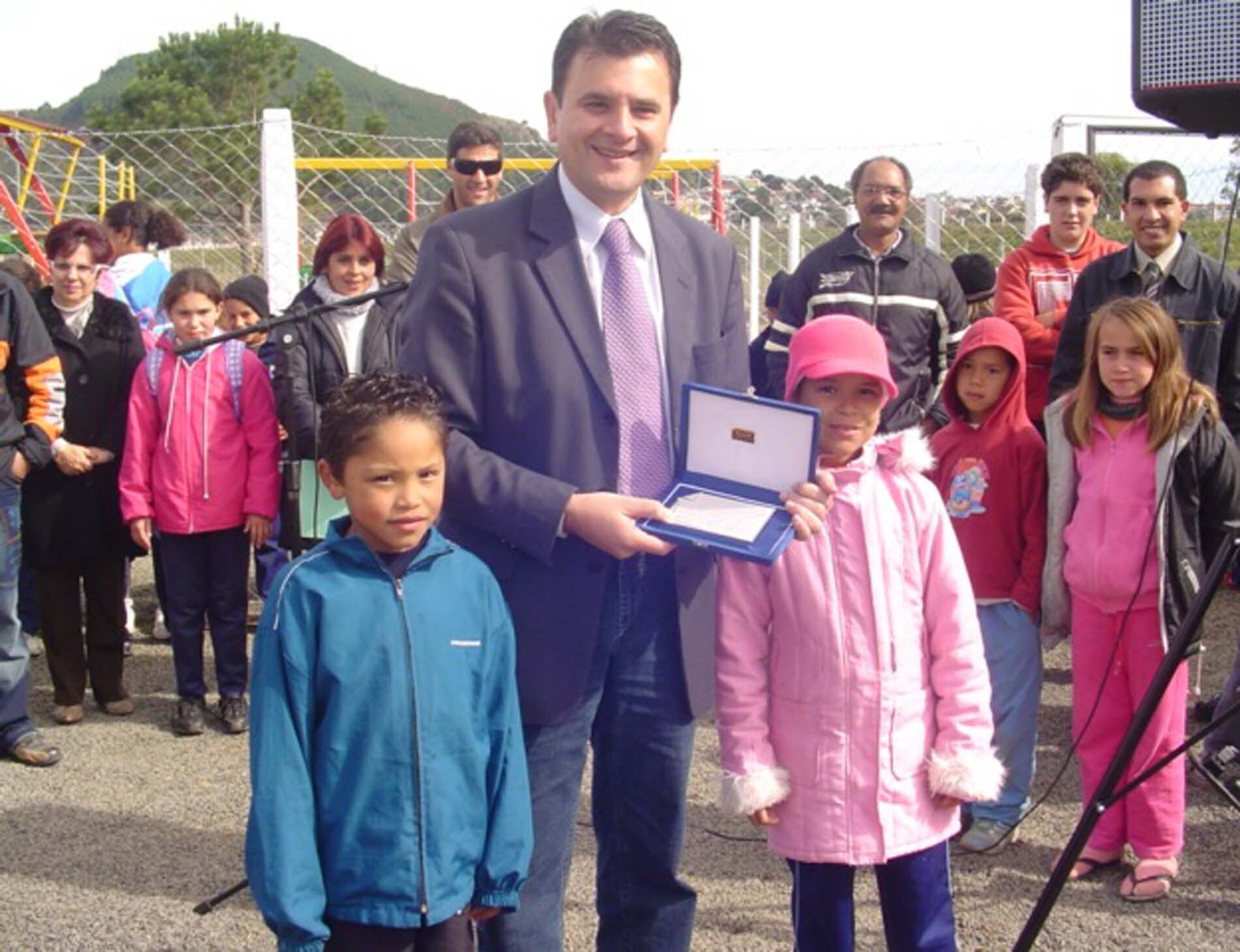 Dos Gabinetes – Parque infantil chega ao bairro Habitação