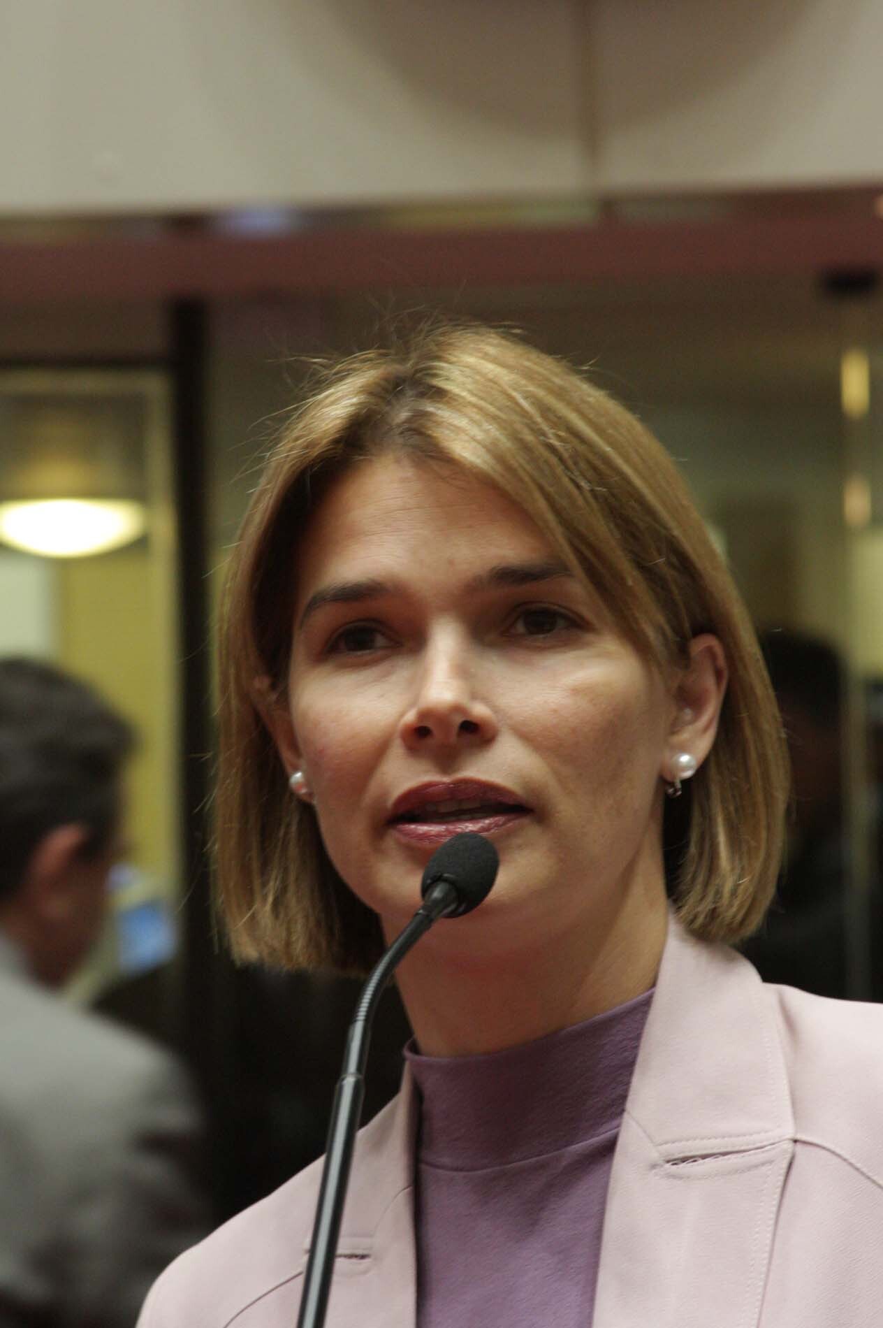 Dos Gabinetes – Angela Albino faz primeira viagem como deputada ao Sul do estado