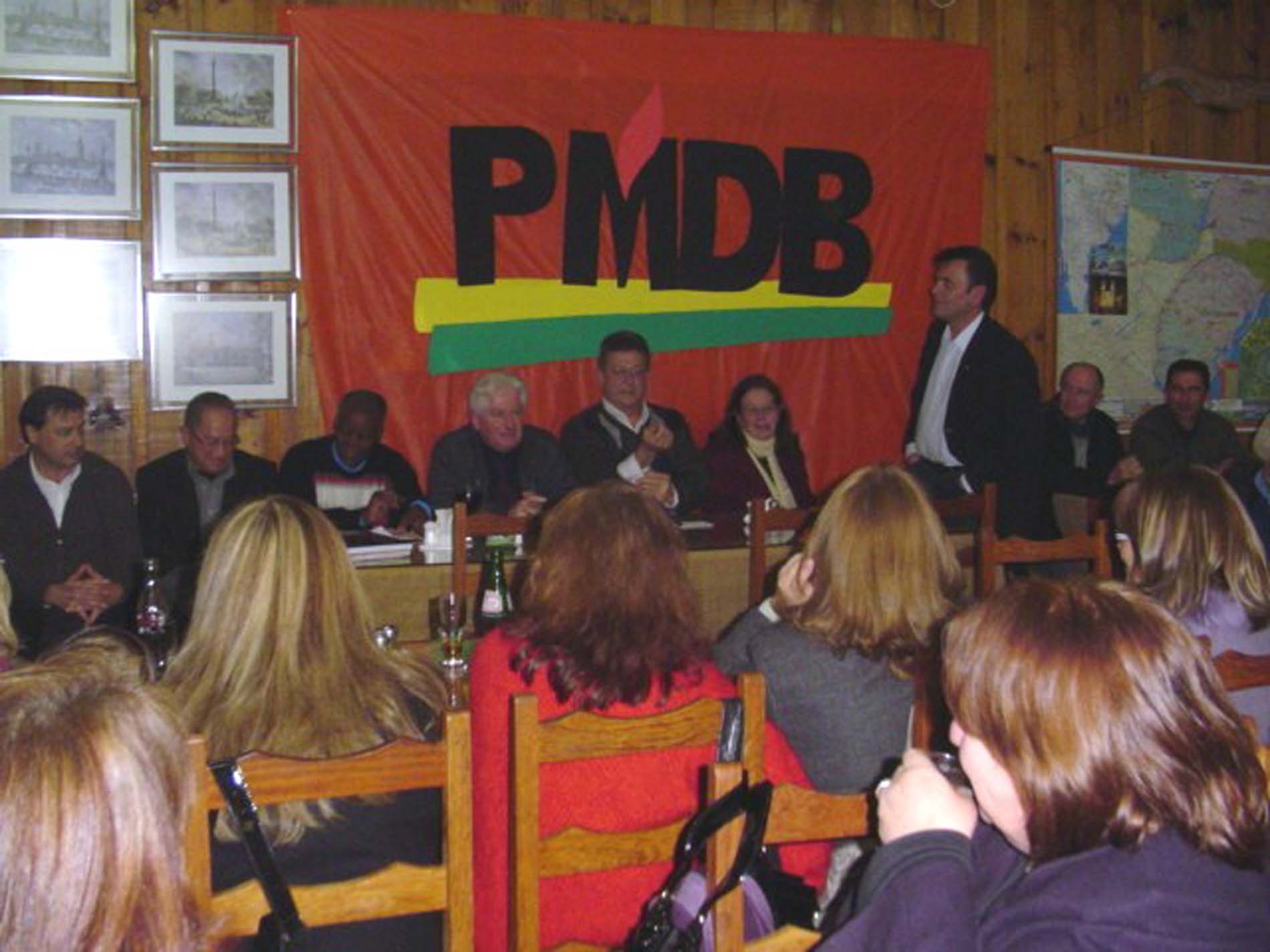 Líder do governo fala sobre sua missão à diretoria do PMDB