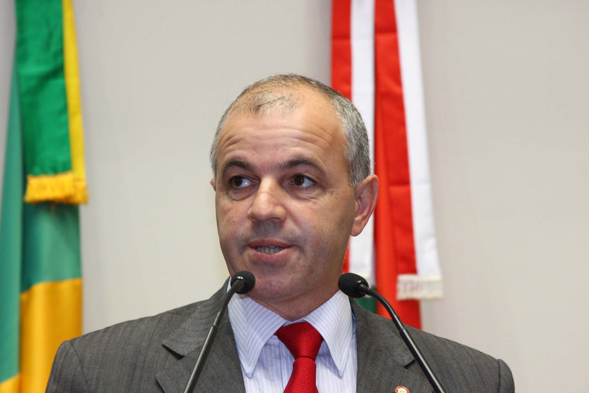 Dos Gabinetes – Soares apresenta reivindicação dos servidores da Saúde e elogia eletricitários por b