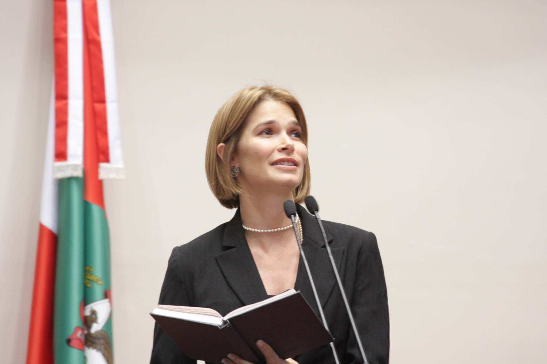 Dos Gabinetes – Plenário aprova moção de Angela Albino em defesa dos animais domésticos