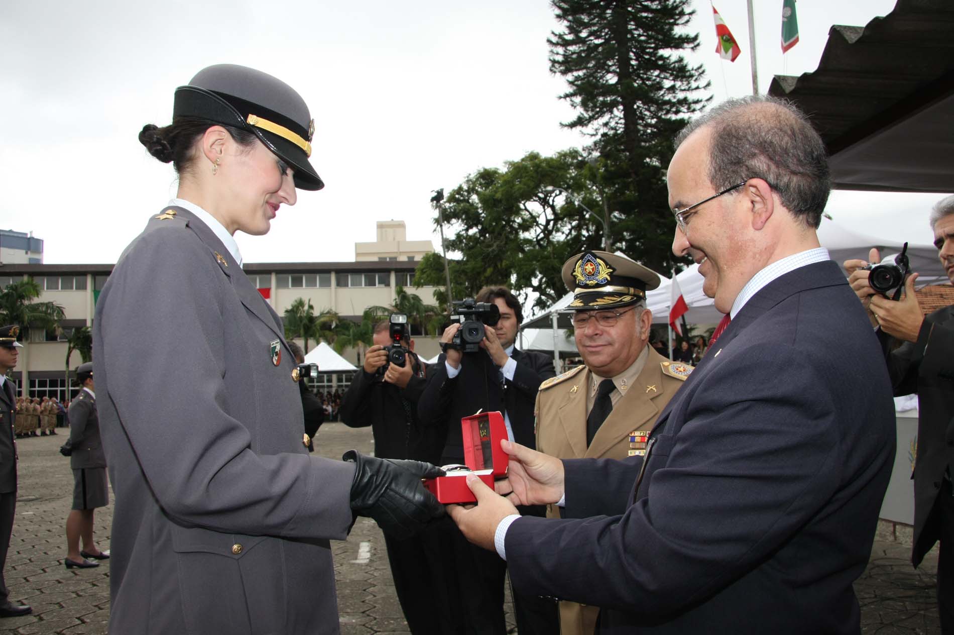Entrega do Prêmio Assembleia Legislativa ao primeiro colocado nas matérias de ciências humanas e sociais do Curso de Formação de Oficiais