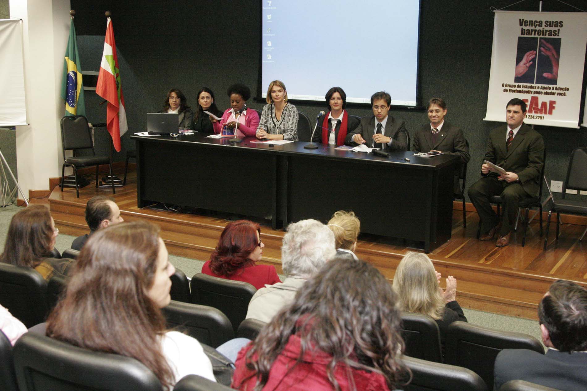 Divulgação da cartilha “Familiarizando a Adoção nas Escolas”