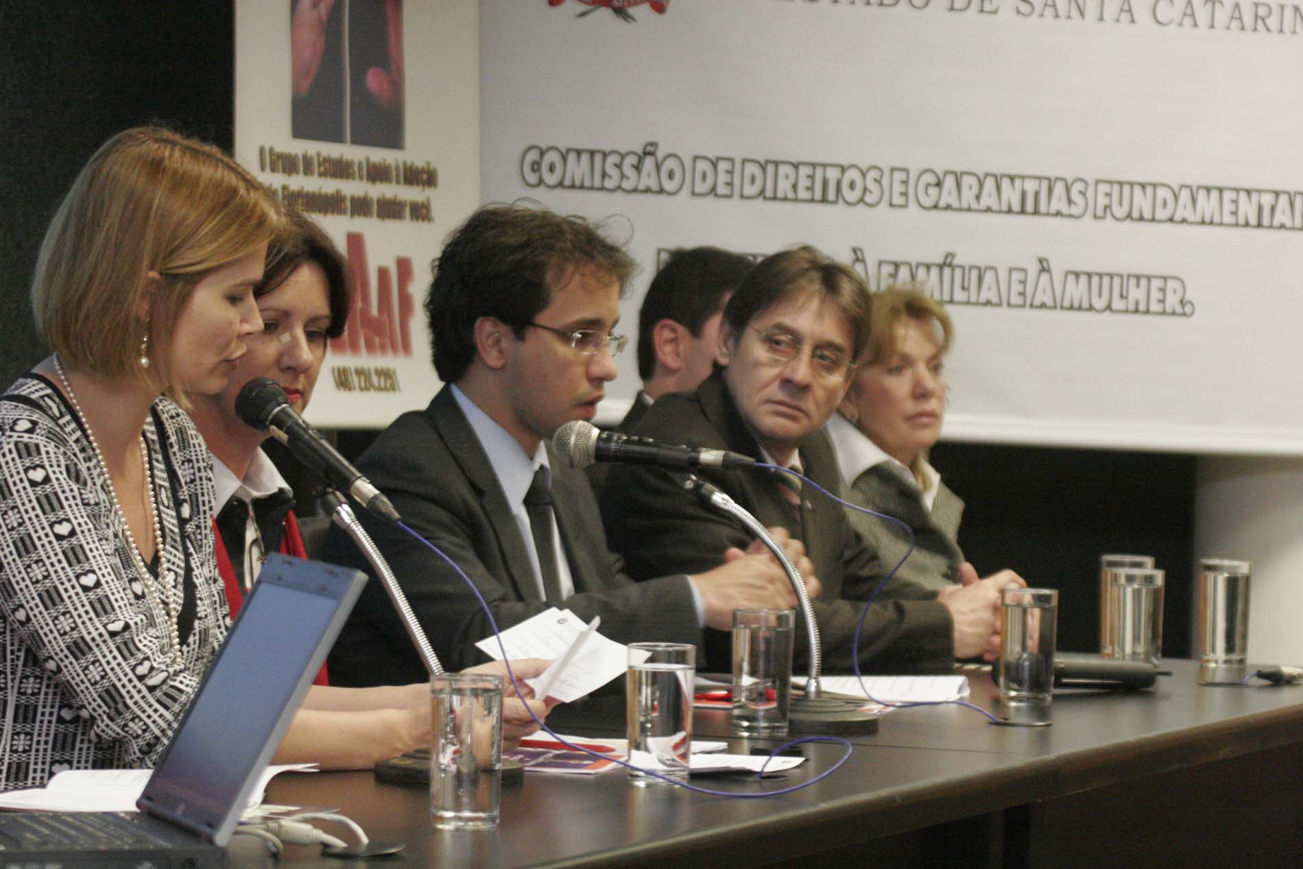 Divulgação da cartilha “Familiarizando a Adoção nas Escolas”