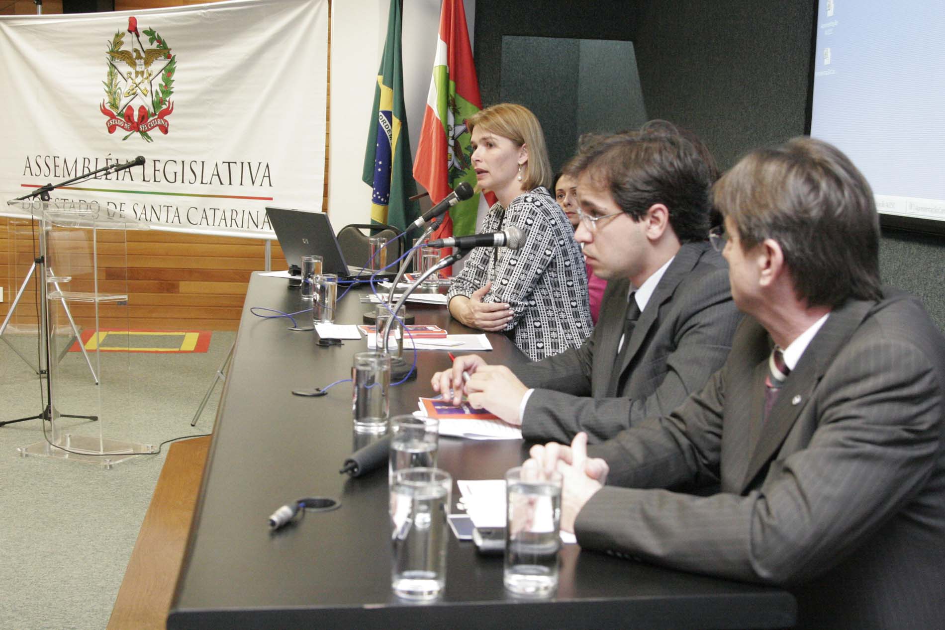 Divulgação da cartilha “Familiarizando a Adoção nas Escolas”