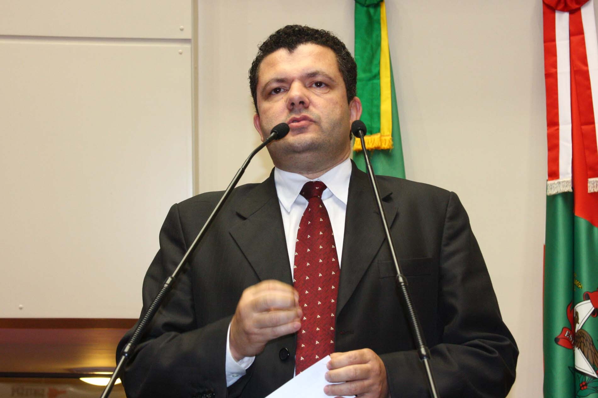 Dos Gabinetes – Dionei pede urgência na aprovação do Salário Mínimo Estadual