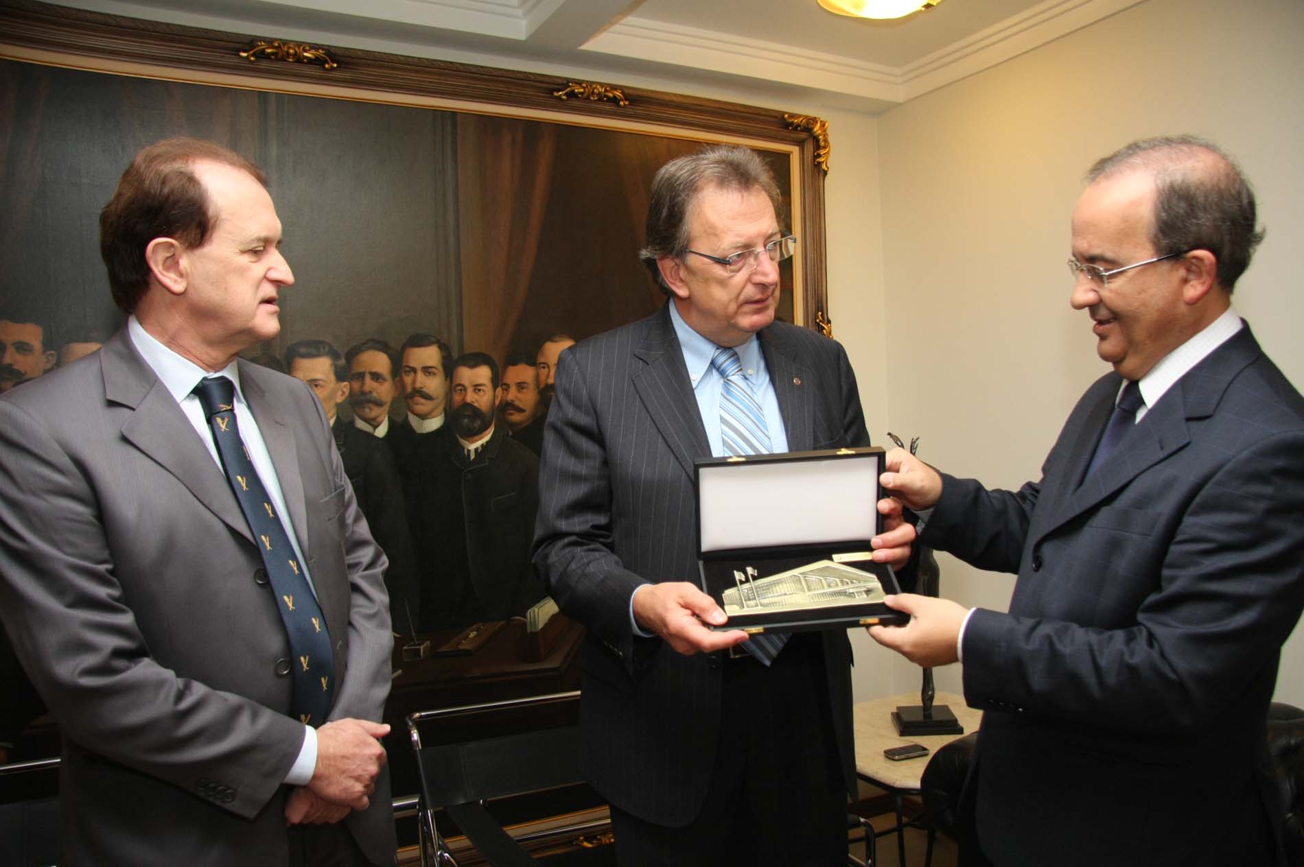 Presidente Jorginho Mello recebe o representante da Província de Vêneto na Itália