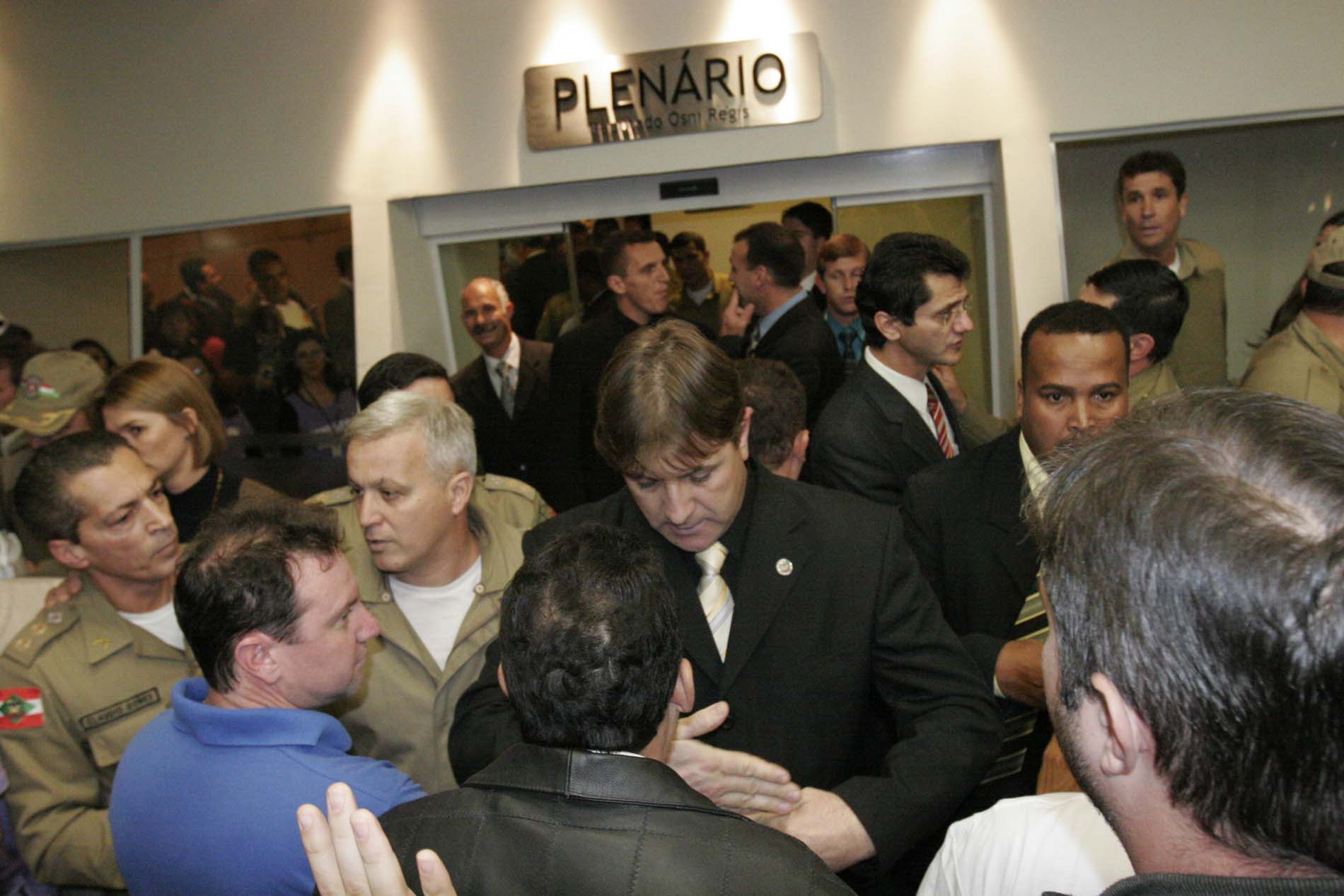 Oficiais e Praças acompanham a Sessão Ordinária