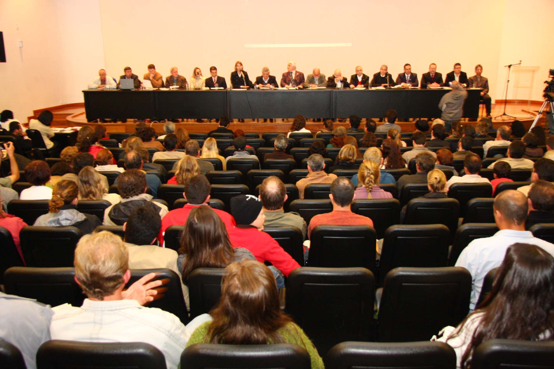 Audiência Pública sobre os Impactos Socioeconômicos e Ambientais da Indústria de Fosfatados Catarinense (IFC)