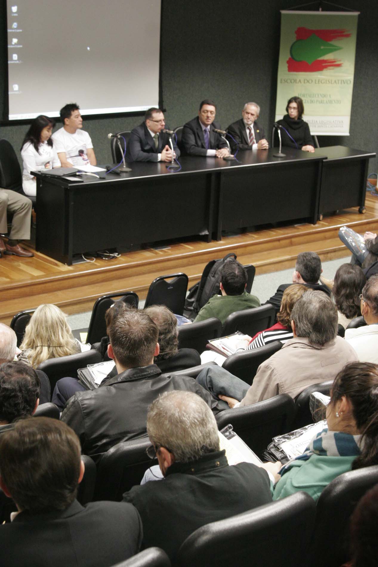 Conferência Livre - O Orçamento Público como garantia do direito fundamental à segurança: destinação de recursos públicos para a prevenção à violência - Promoção: Escola do Legislativo