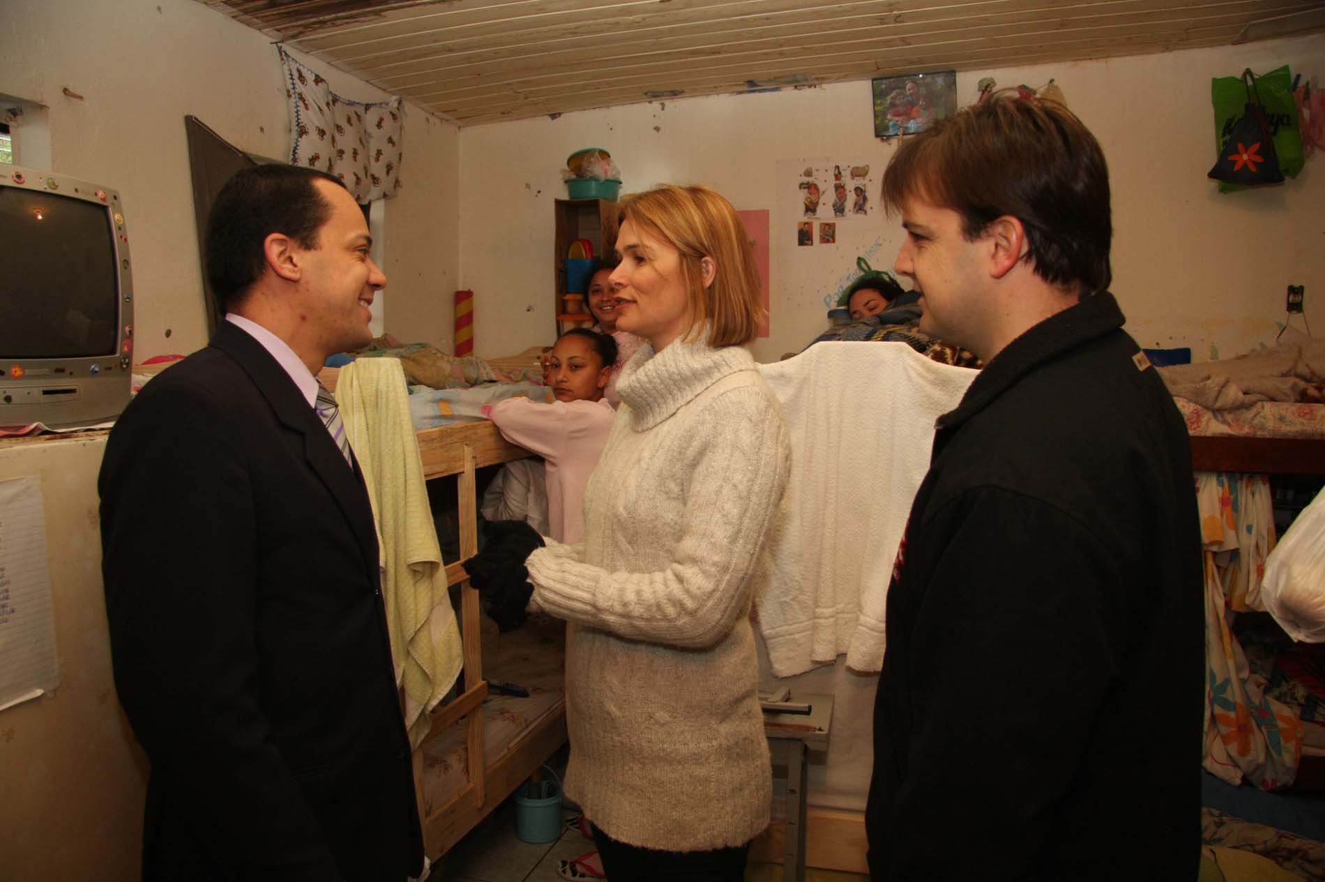 Deputada Angela Albino visita presídio na capital