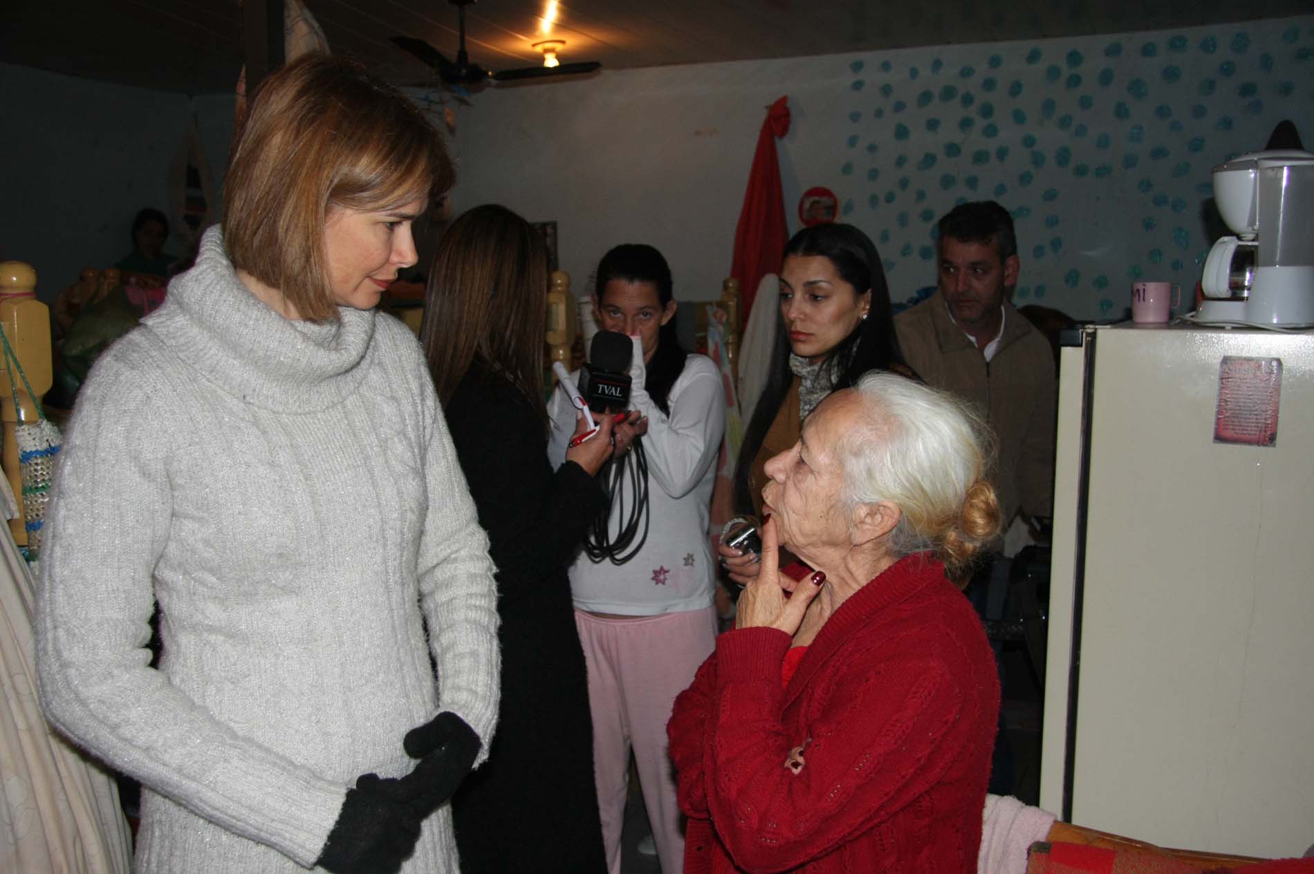 Deputada Angela Albino visita presídio na capital