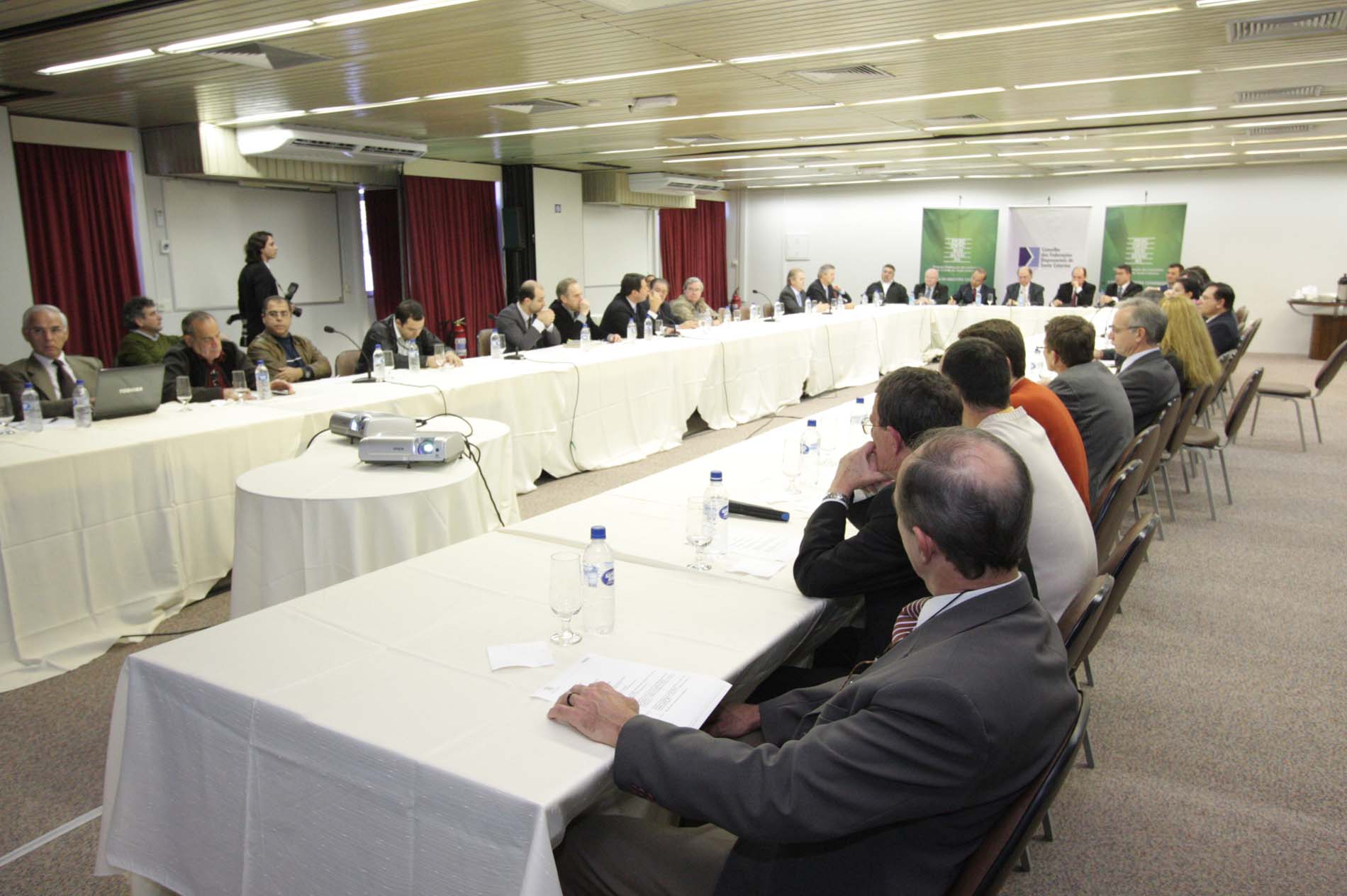 Encontro na FIESC debate Piso Regional