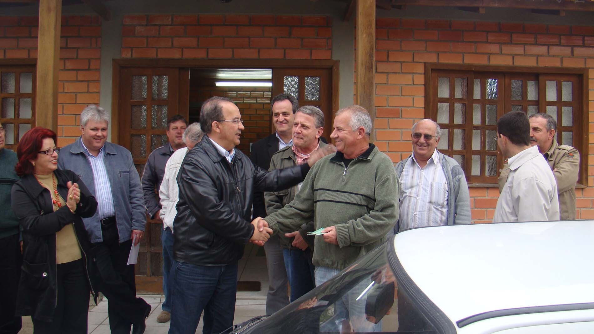 Secretaria de Agricultura de Gravatal recebe veículo