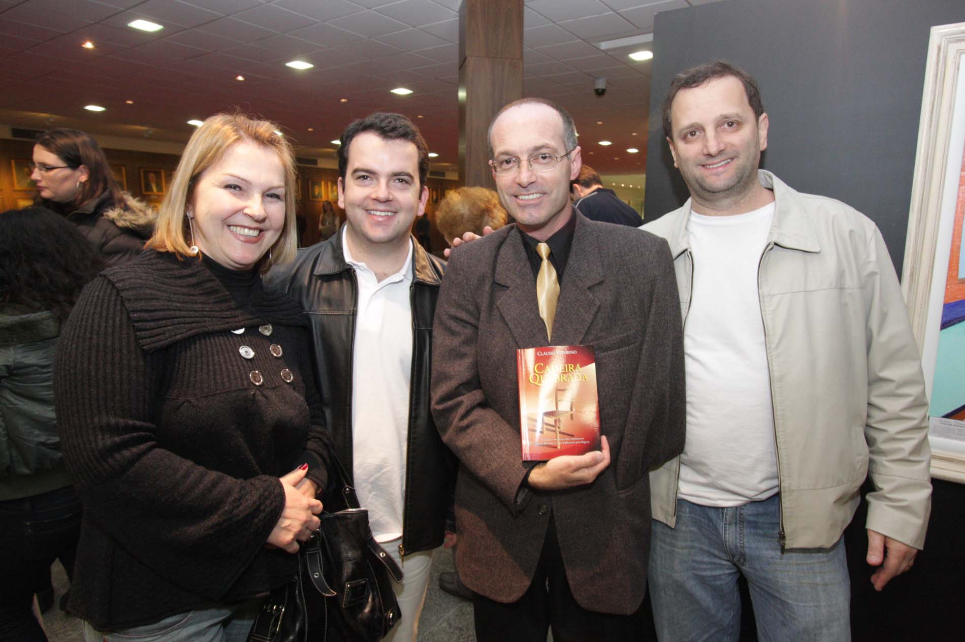 Lançamento do Livro - Cadeira Quebrada - Autoria de Cláusio Pedro Vitorino