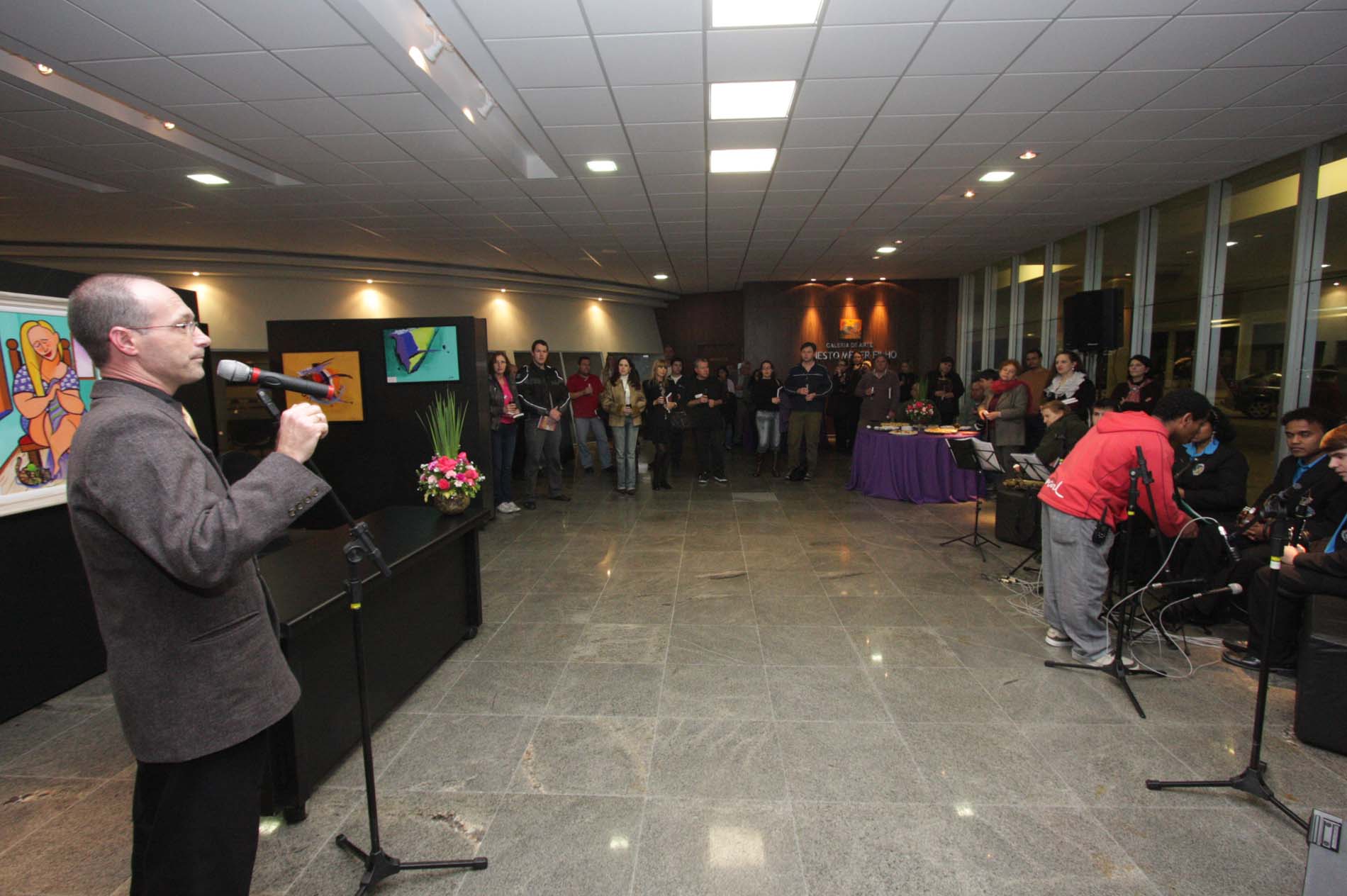 Lançamento do Livro - Cadeira Quebrada - Autoria de Cláusio Pedro Vitorino