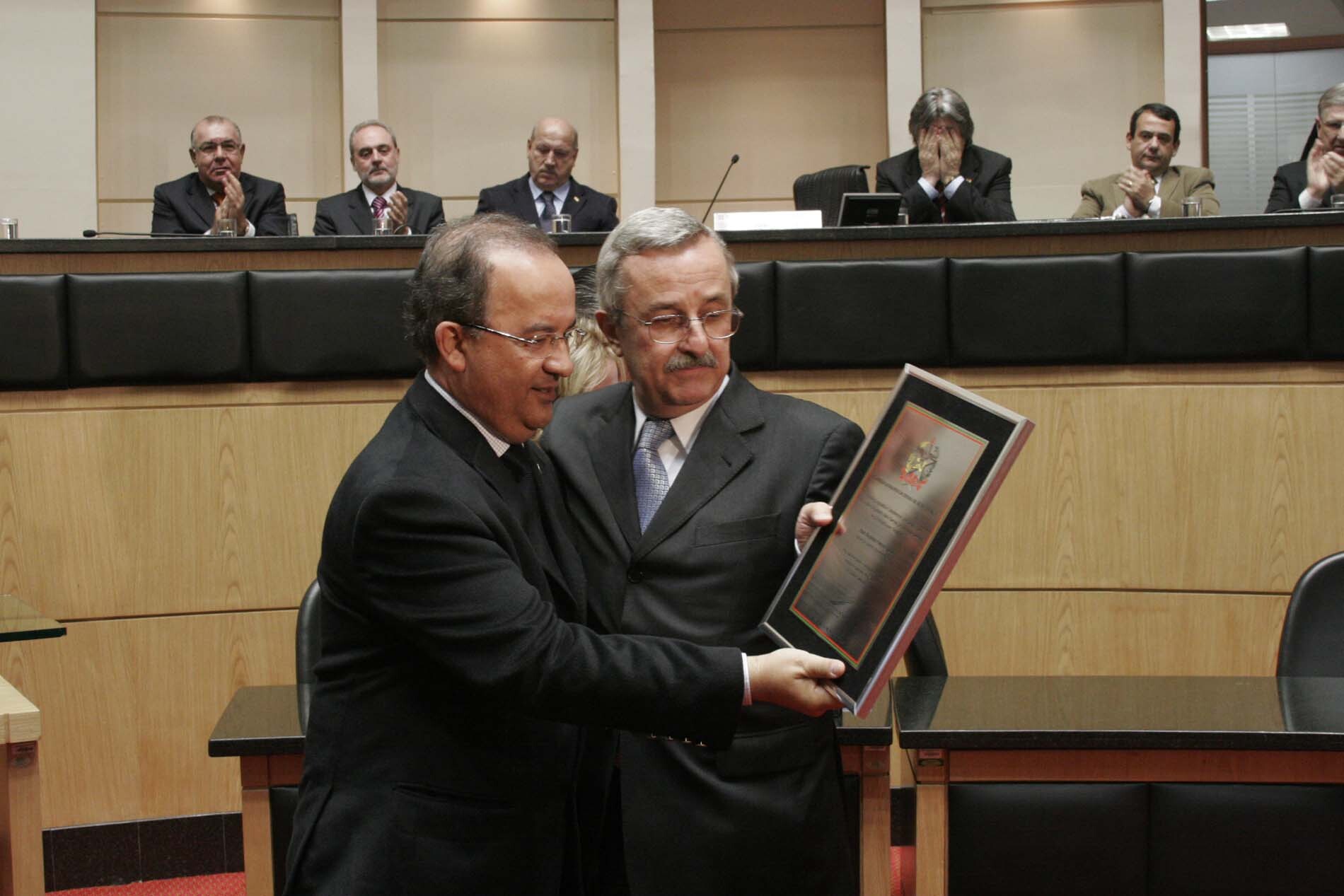Dos Gabinetes – Ex-ministro Gallotti recebe medalha Anita Garibaldi