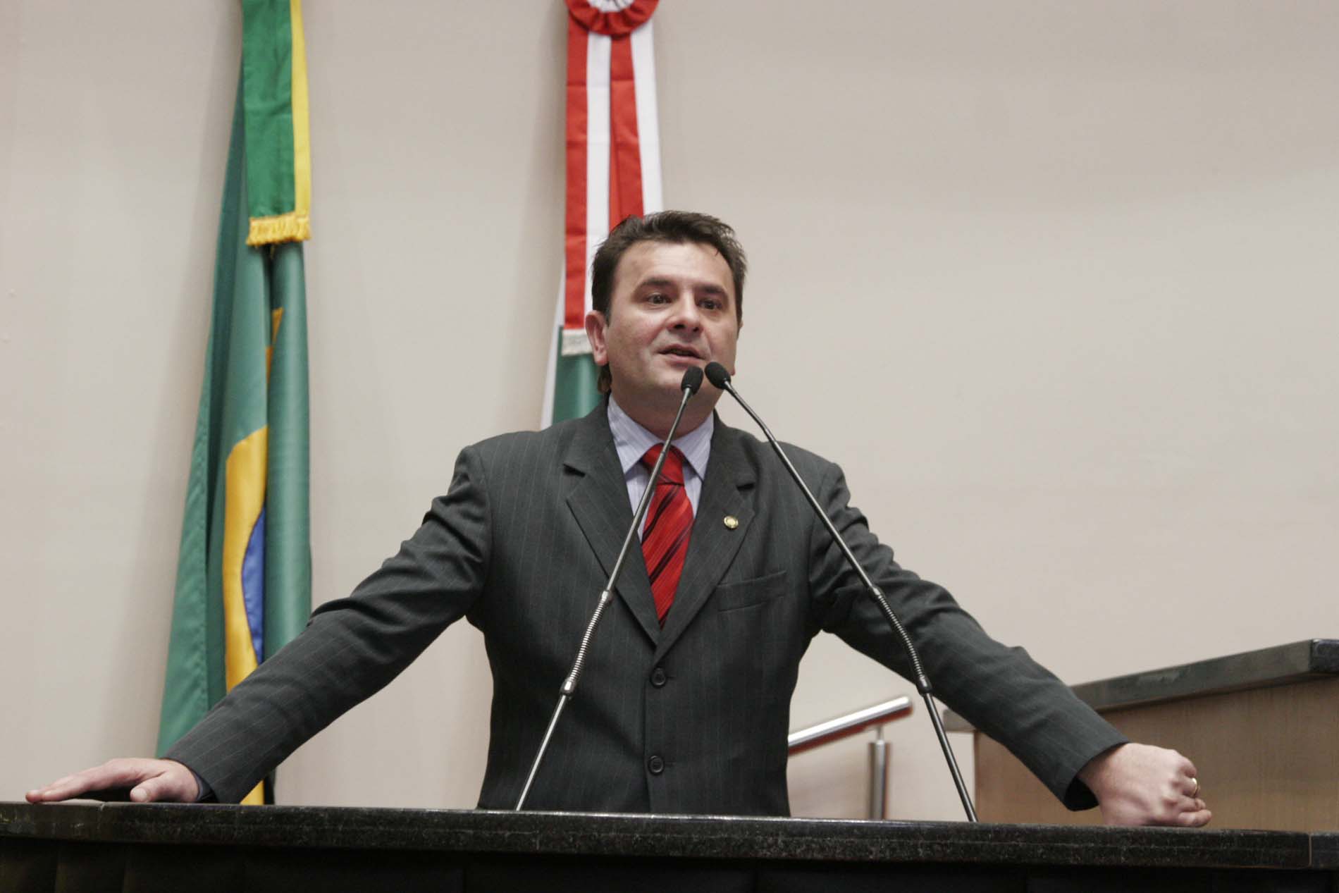 Deputado Elizeu Mattos (PMDB)