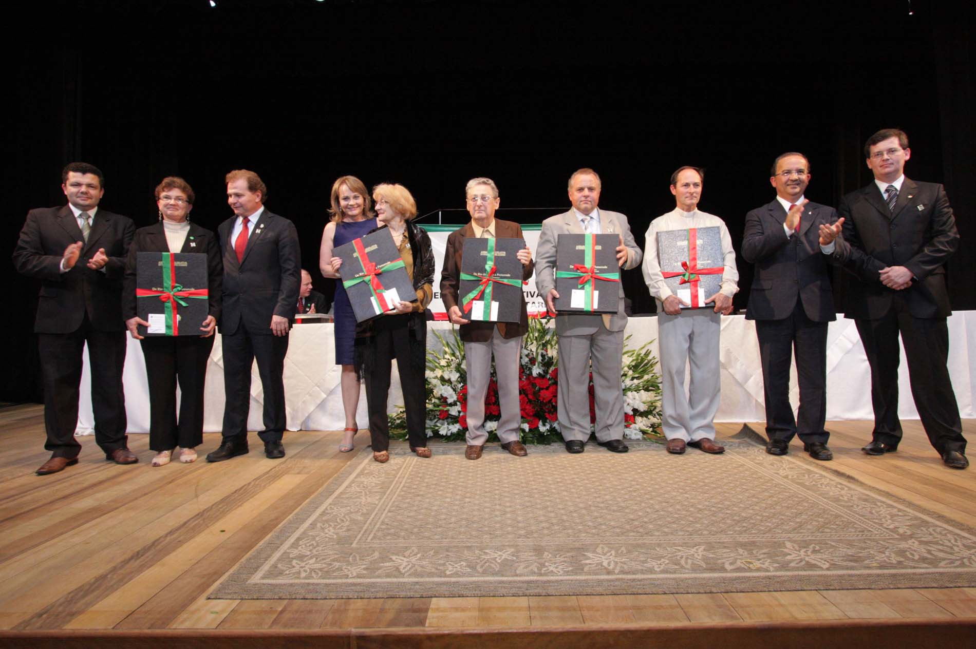 Sessão Solene comemorativa pela passagem dos 50 anos de Emancipação Política do Município de Pomerode e o Lançamento do Livro -De Rio do Testo a Pomerode-