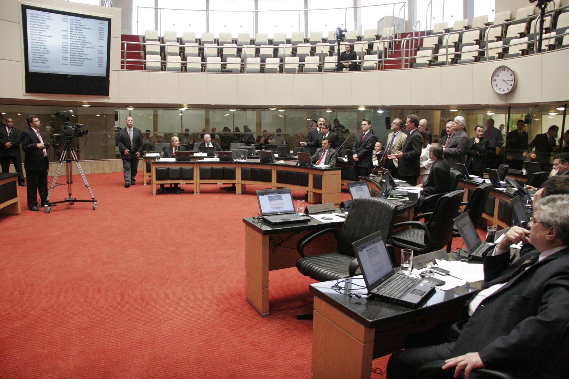 Sessão Ordinária - Plenário Osni Régis - Deputados elegem Julio Garcia como conselheiro do Tribunal de Contas do Estado.