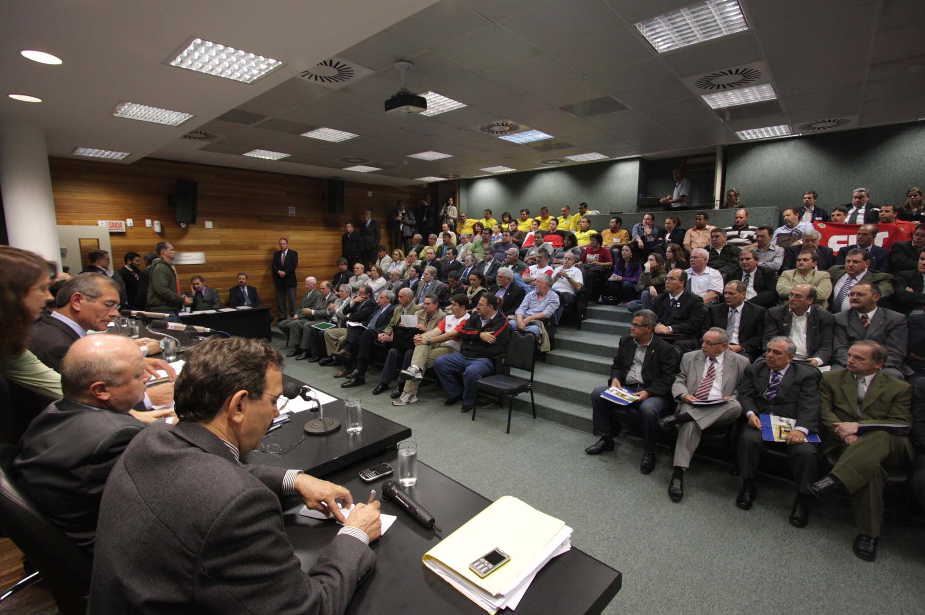 Reunião da Comissão de Economia - Discussão do projeto do salário mínimo regional.