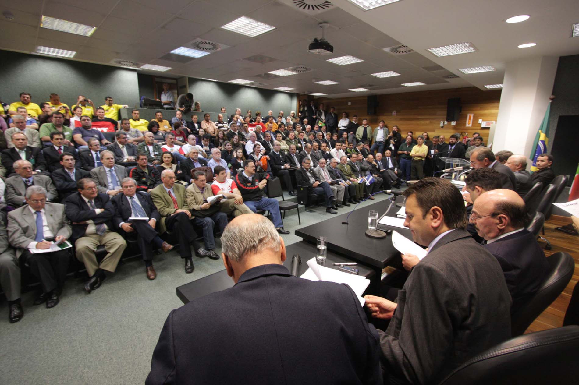 Reunião da Comissão de Economia - Discussão do projeto do salário mínimo regional.